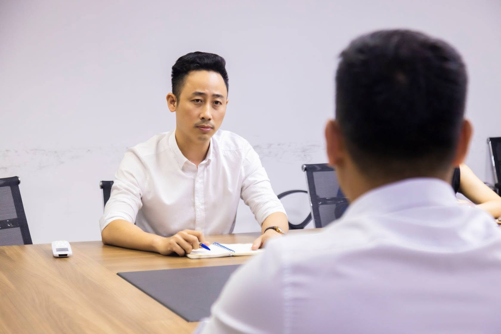 Môi giới bất động sản tư vấn nhưng khách không chốt vì thiếu cảm giác khẩn cấp