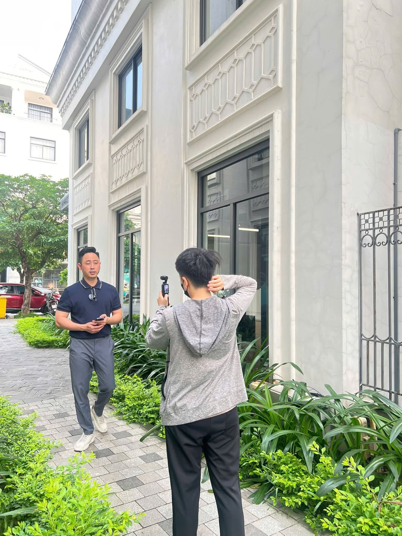 Môi giới bất động sản Đăng Dương quay video tại dự án