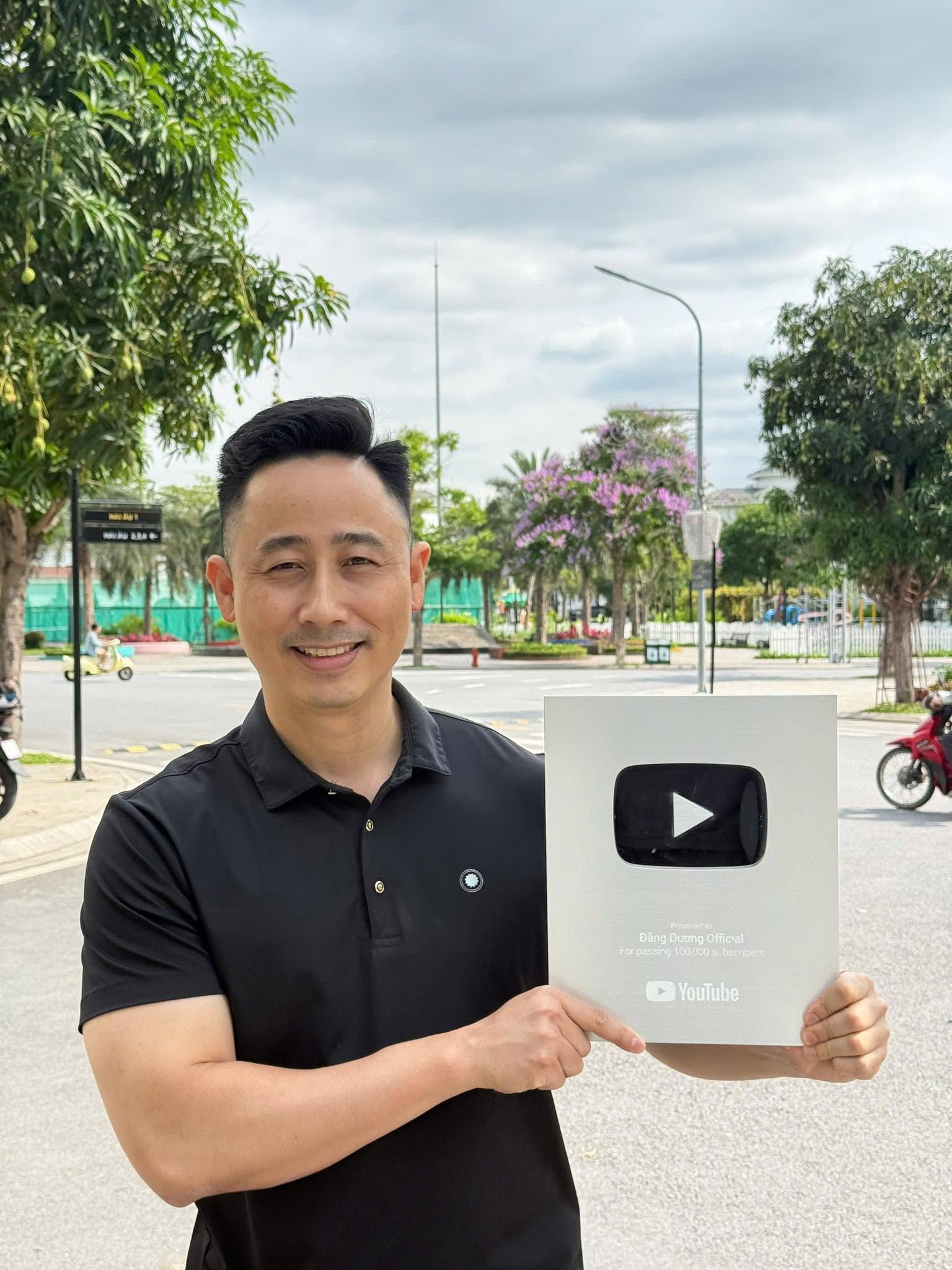 Môi giới bất động sản cao cấp xây dựng kênh YouTube để tìm khách hàng chất lượng