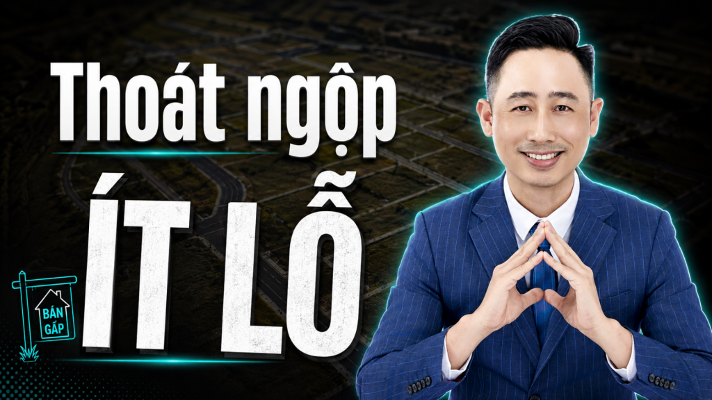 Bán nhanh đất nền bị ngộp, Đăng Dương mặc vest xanh trên nền ảnh khu đất nền chụp từ trên cao