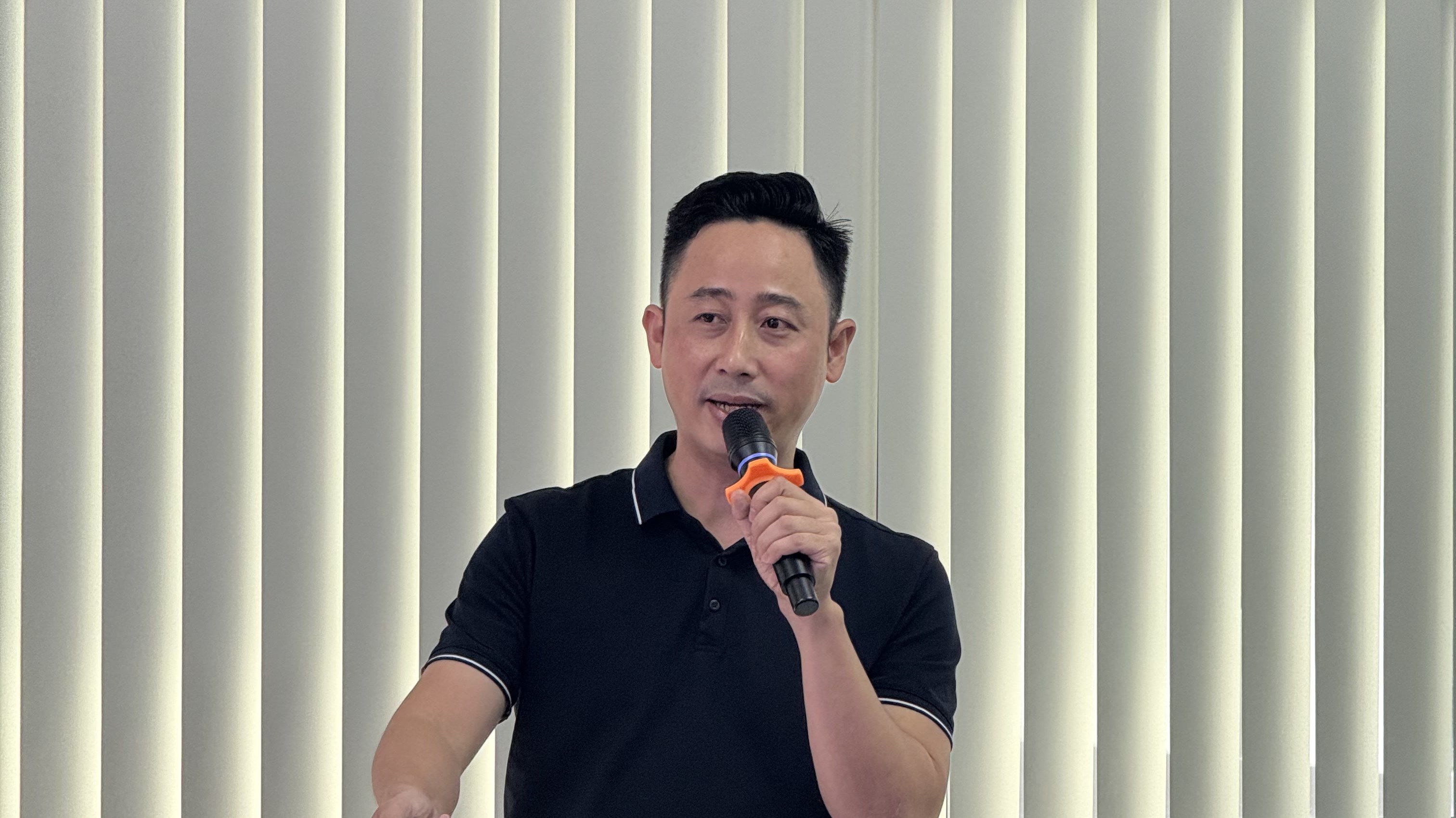 Phân tích sự khác nhau giữa buổi phát trực tiếp làm nội dung và phiên livestream bán đất có tổ chức