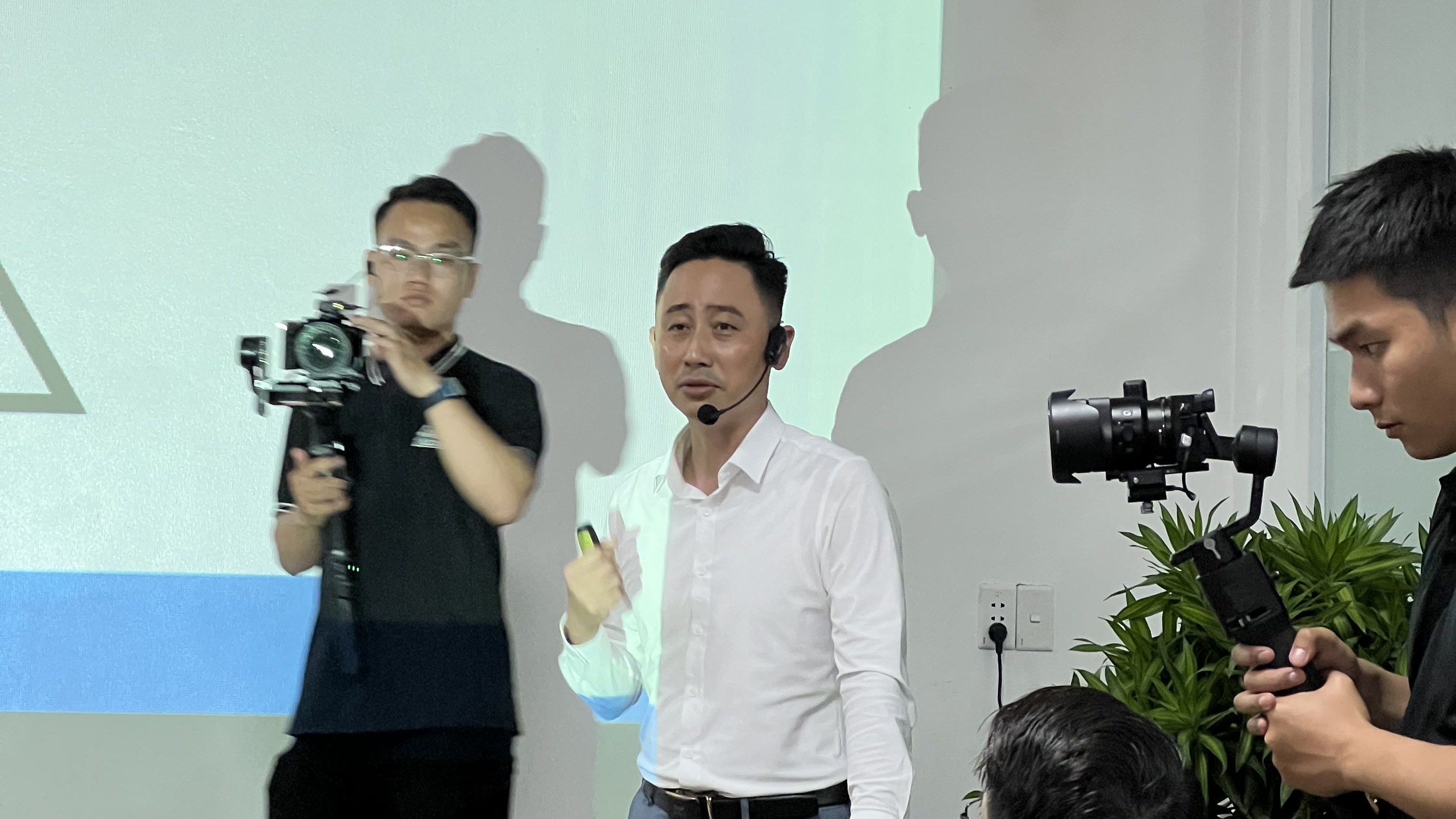 Phân tích đường biên giữa việc chuẩn bị vào nghề và việc đã được coi là hành nghề môi giới bất động sản
