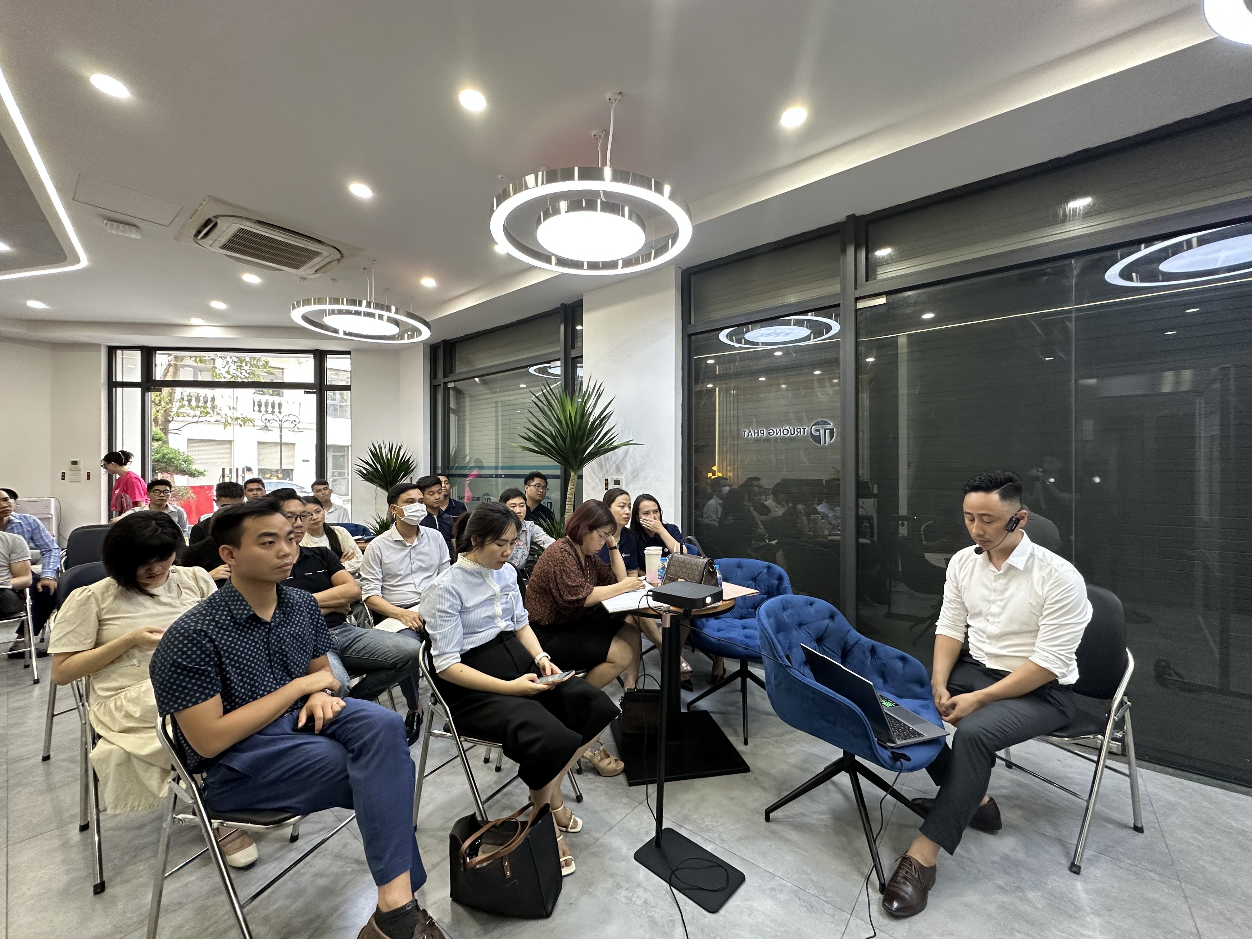 Buổi đào tạo môi giới bất động sản về các thói quen làm việc hằng ngày