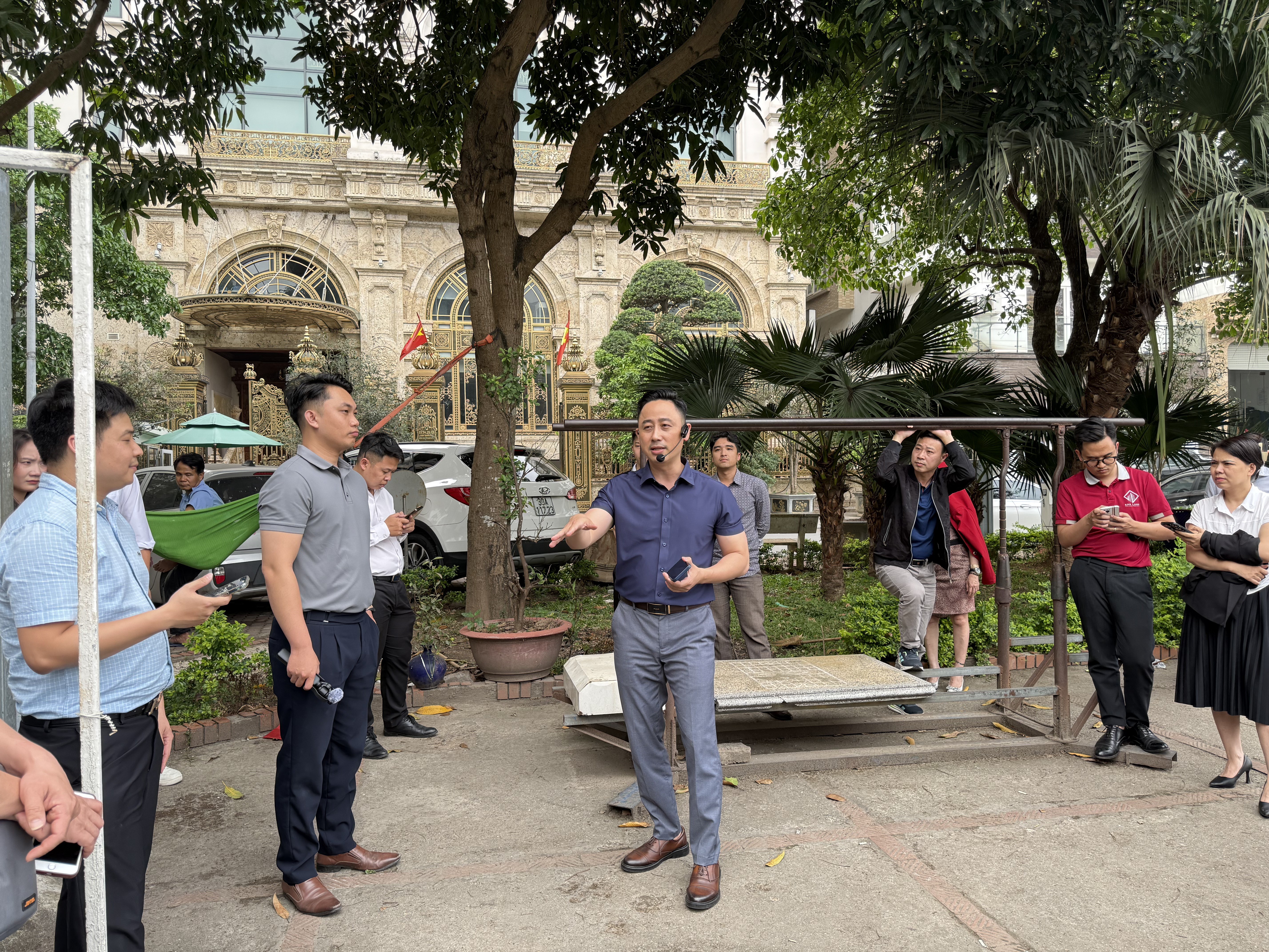 Buổi trao đổi với môi giới bất động sản về cách tổ chức một đợt bán hàng có thời hạn