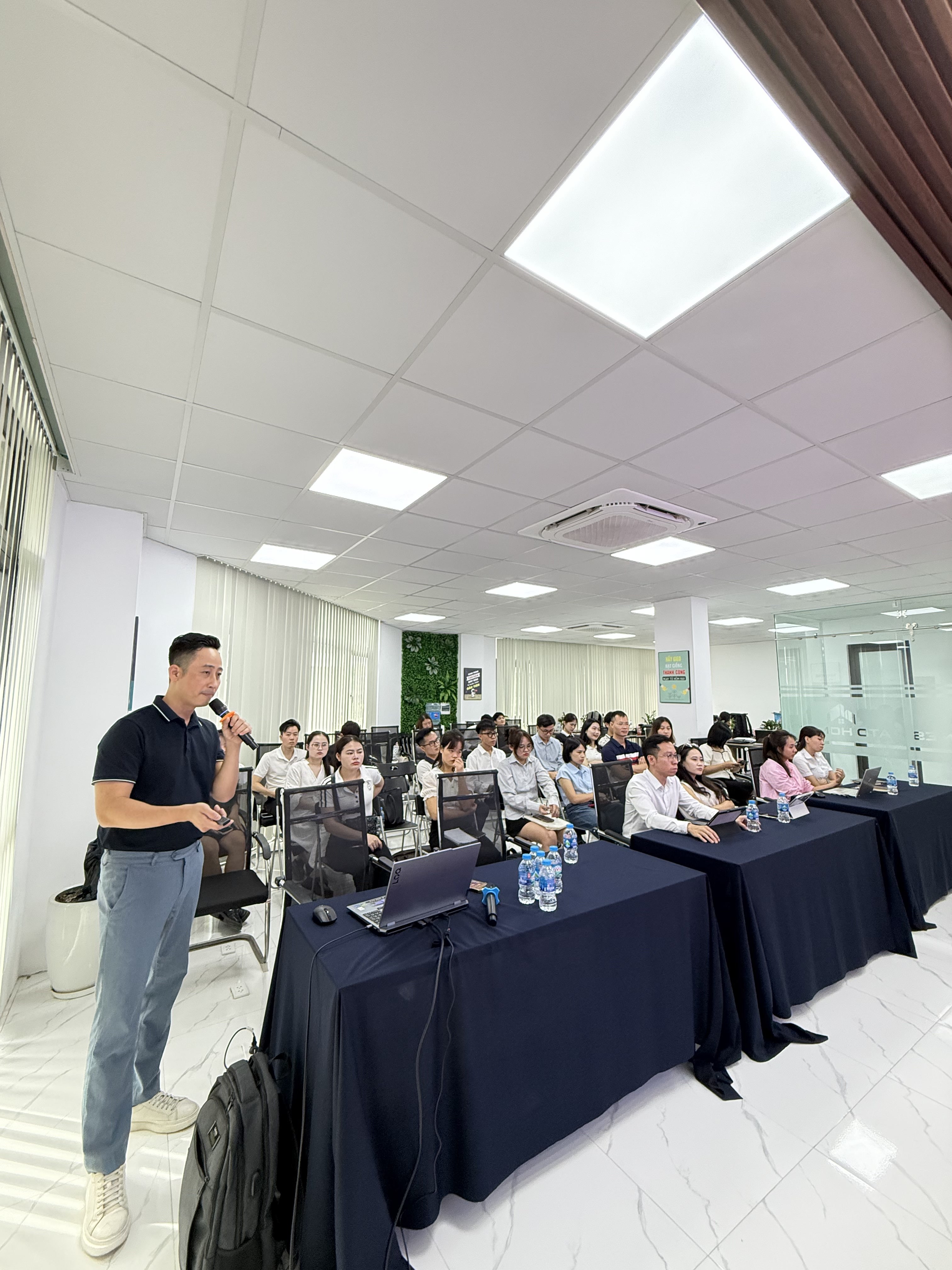 Đăng Dương chia sẻ với môi giới bất động sản về khác biệt giữa môi trường làm việc thổ cư và dự án