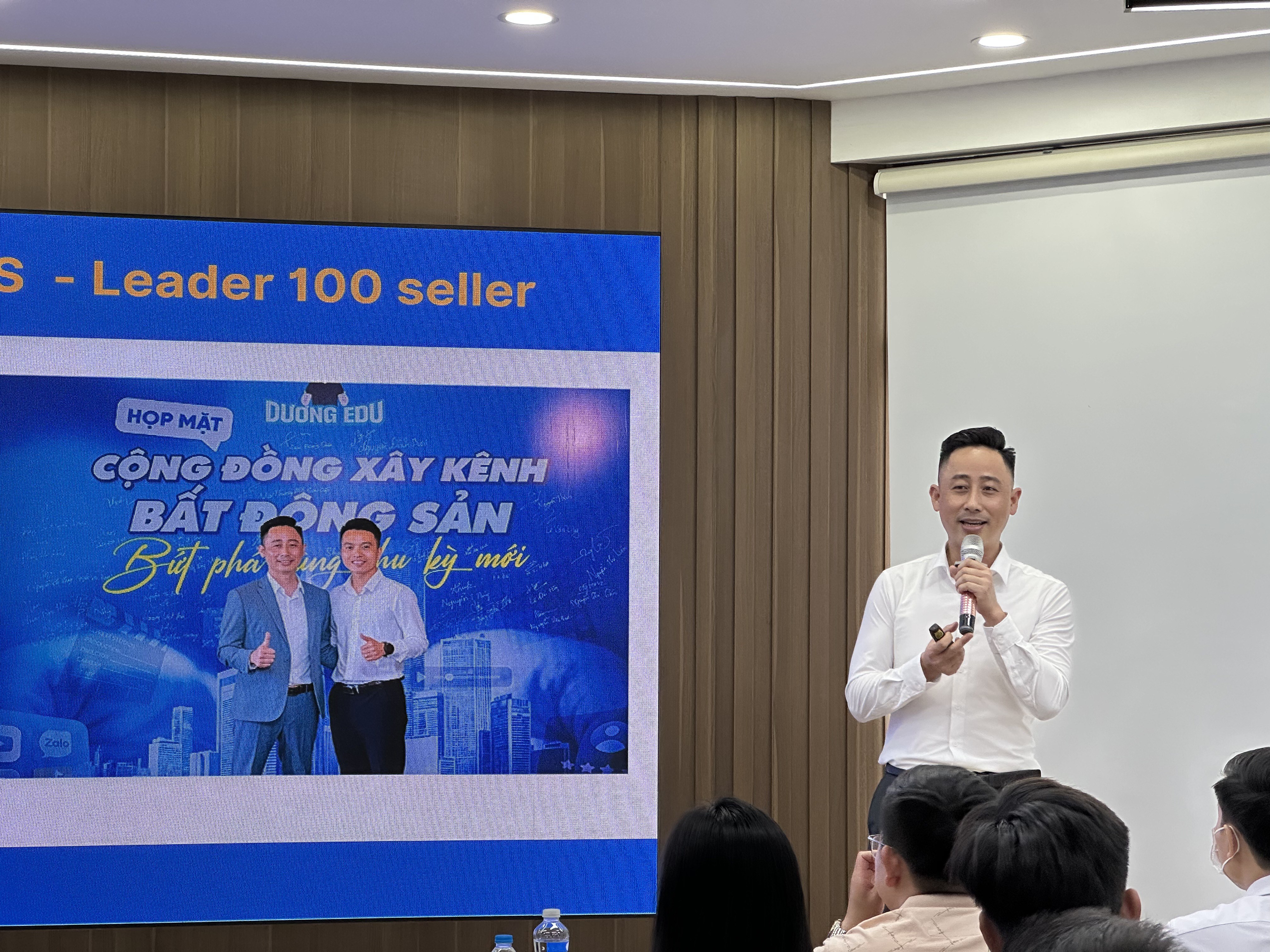 Đăng Dương trình bày chín nguồn thu để kiếm tiền từ kênh bất động sản trước nhóm môi giới