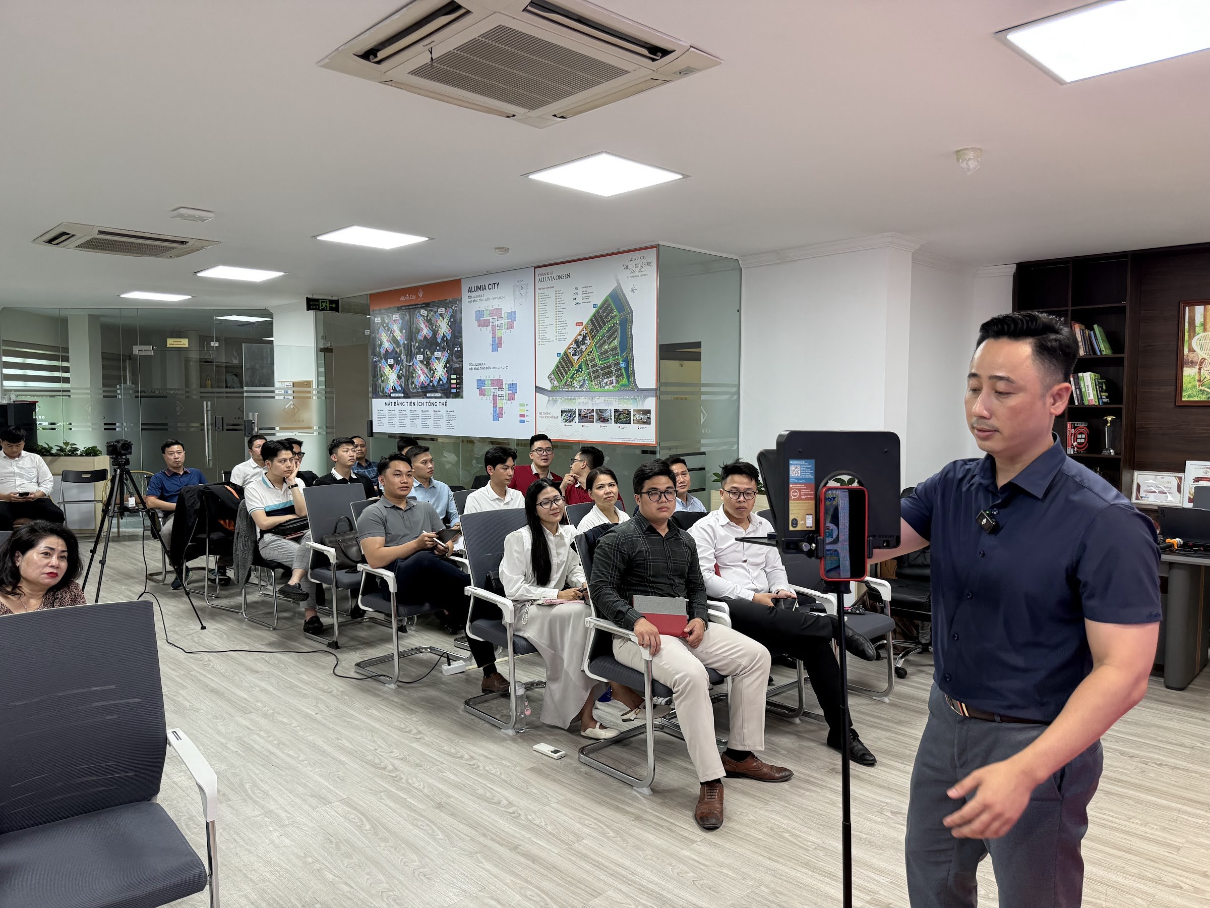 Buổi chia sẻ với môi giới bất động sản về cách đo hiệu quả của thiết bị quay