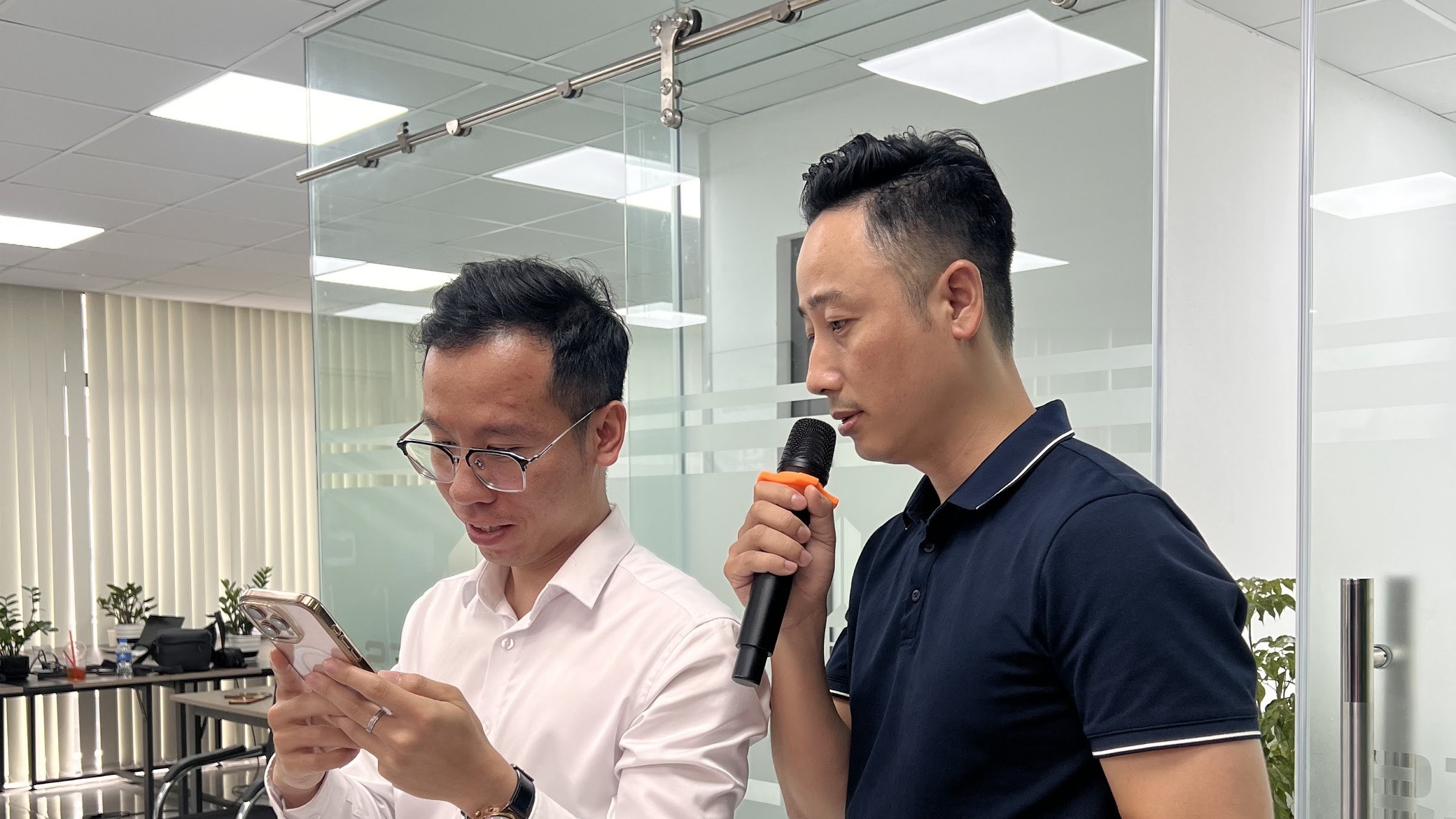 Buổi đào tạo về cách kiểm lại ranh giới và giấy tờ một thửa đất trước khi đưa ra chào bán