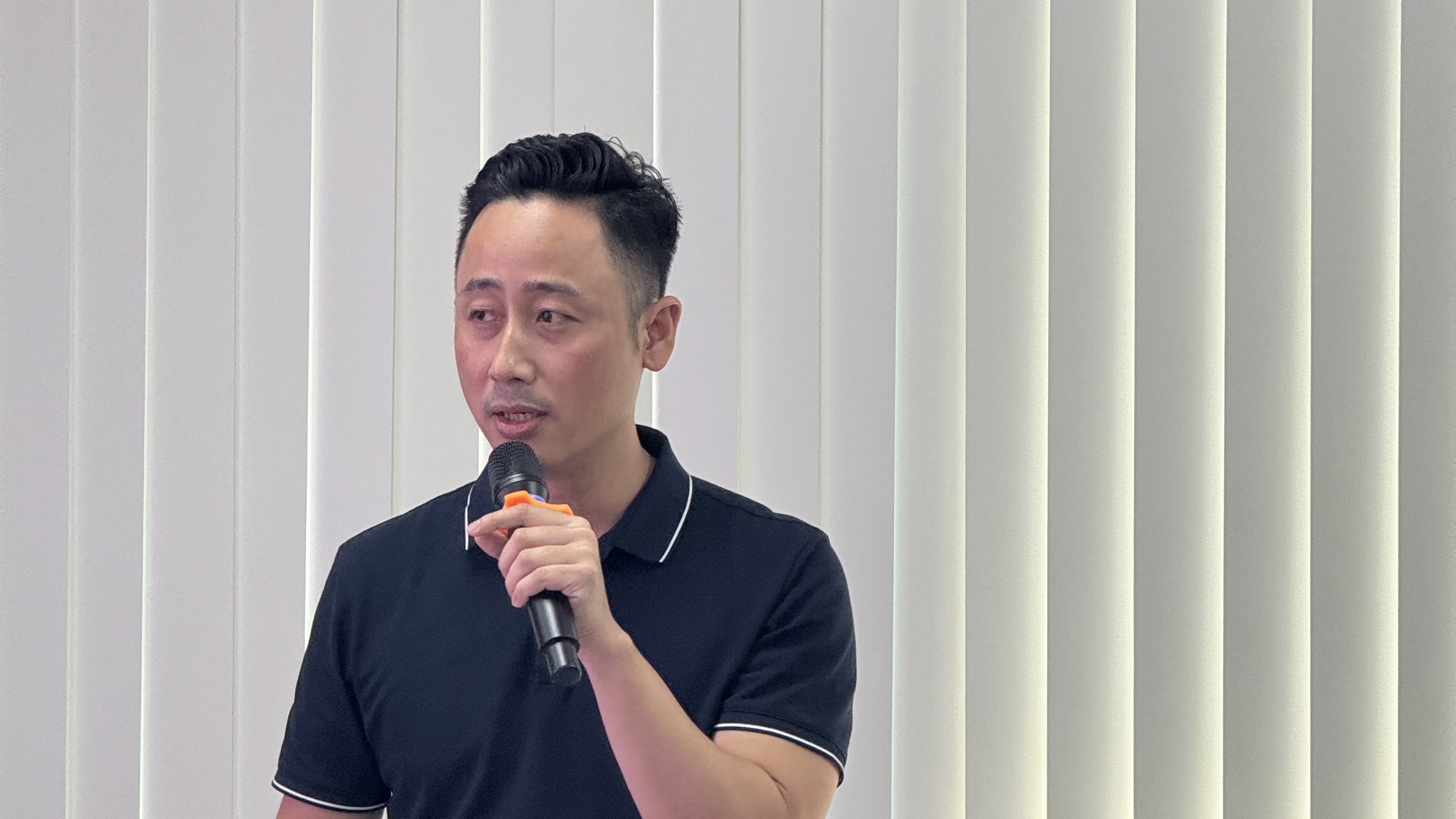 Minh hoạ cho phần nói về việc bớt đối thủ không làm công việc bán hàng nhẹ đi