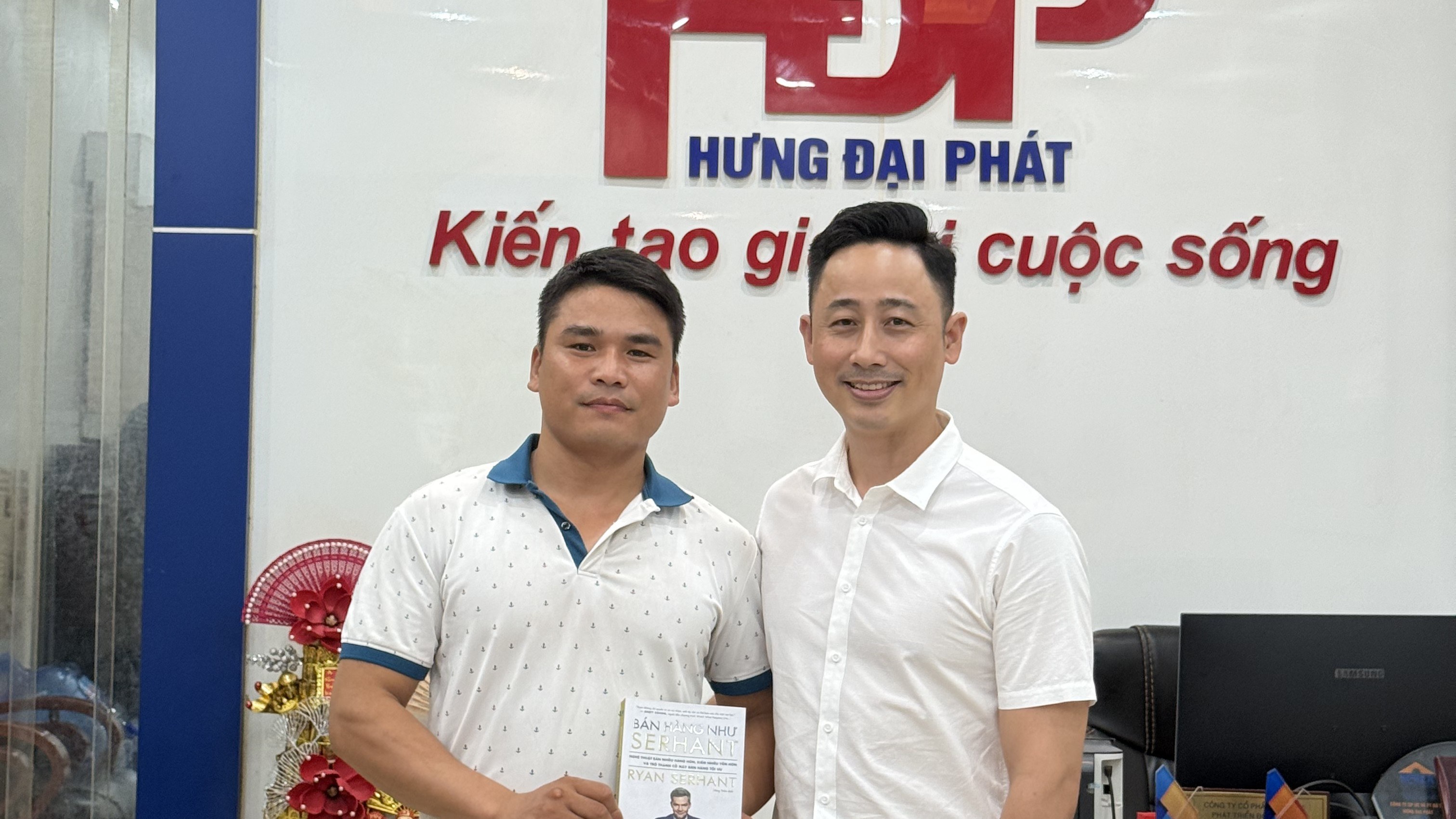Minh hoạ hai nhóm khán giả của một môi giới bất động sản vừa bắt đầu làm video