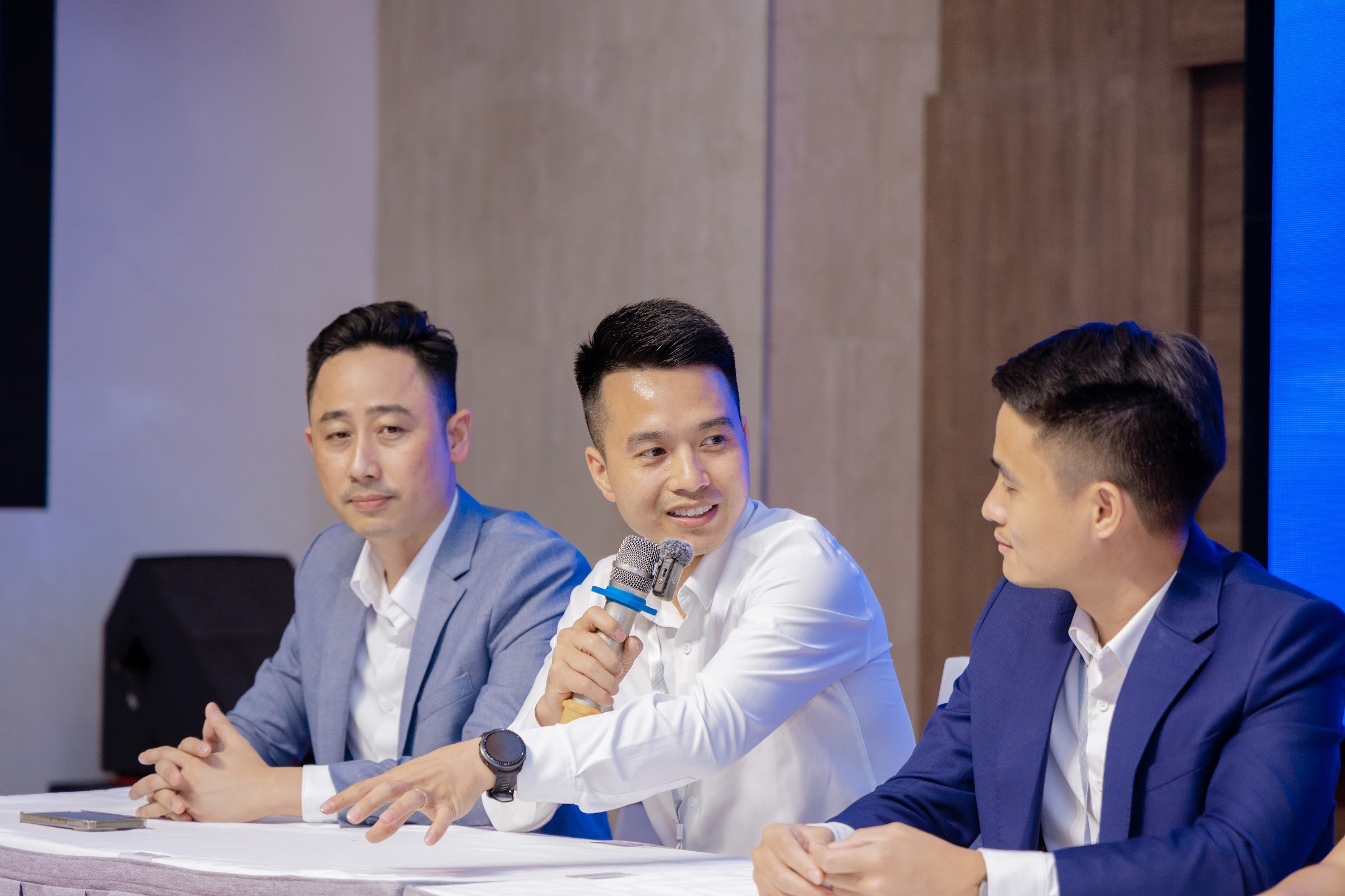 Buổi chia sẻ với nhóm môi giới bất động sản đang bắt đầu xây kênh video
