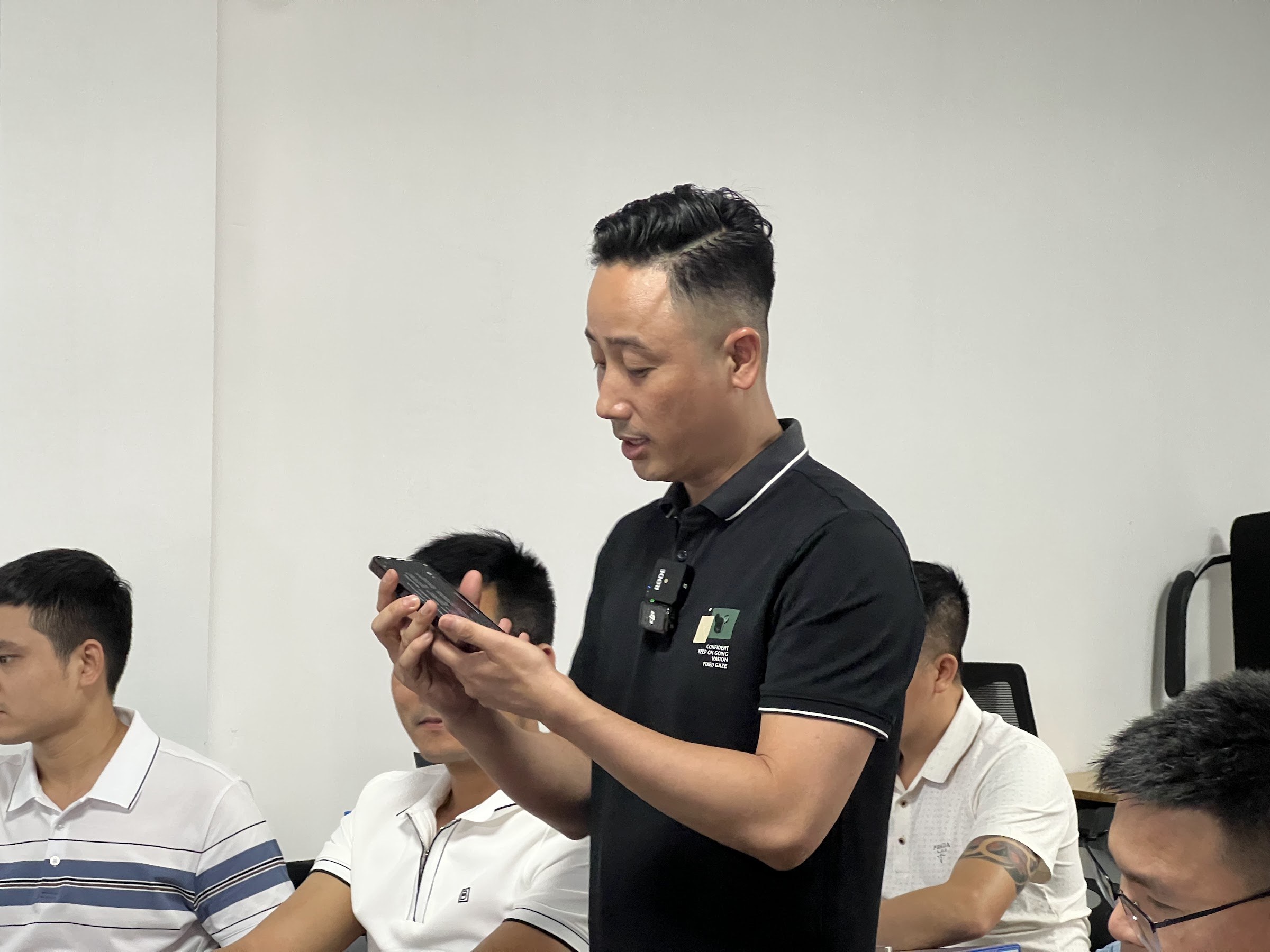 Buổi đào tạo môi giới bất động sản về cách gây dựng trang mạng xã hội từ đầu