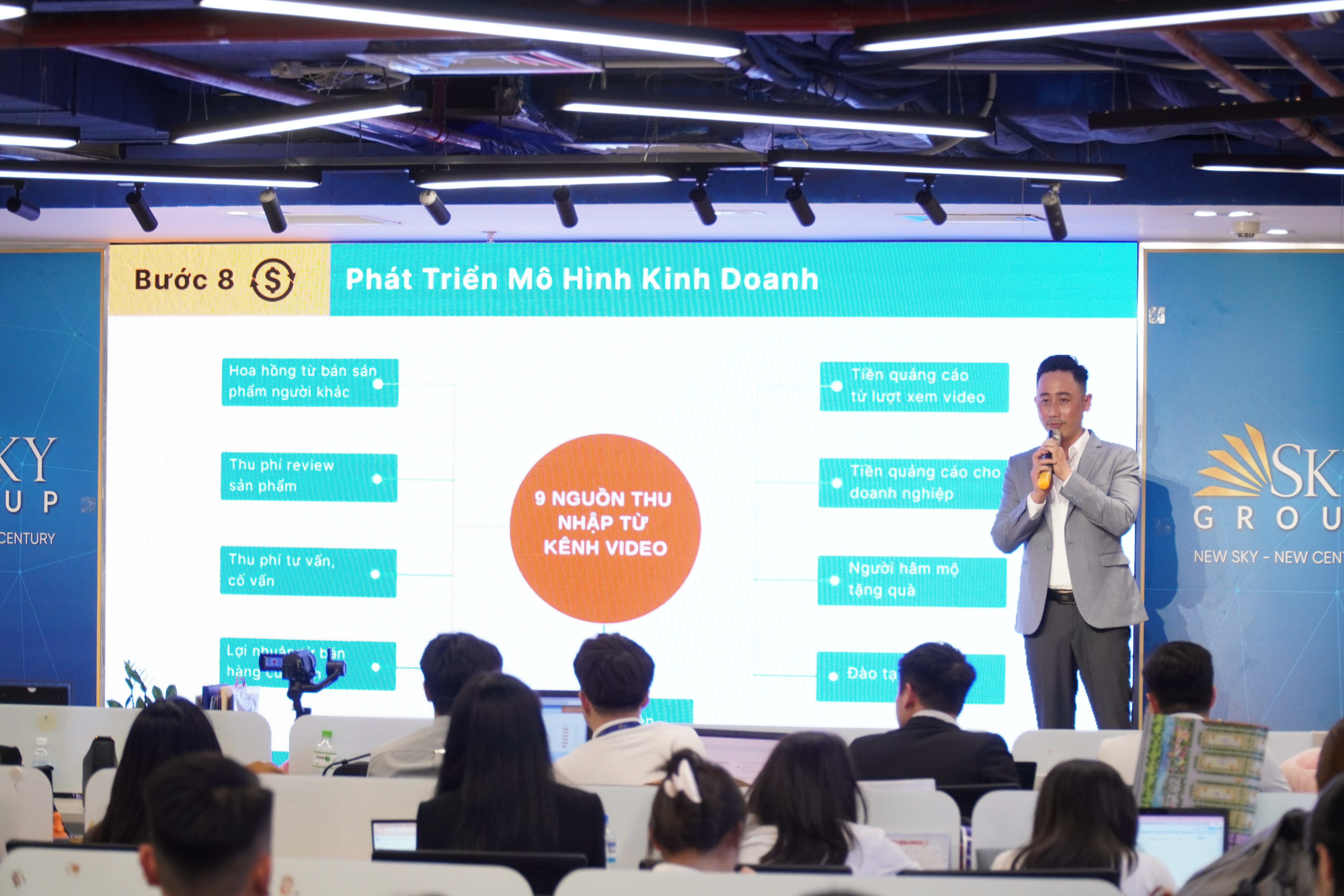 Buổi đào tạo môi giới bất động sản về cách chuẩn bị nguồn hàng và danh sách khách trước một đợt bán