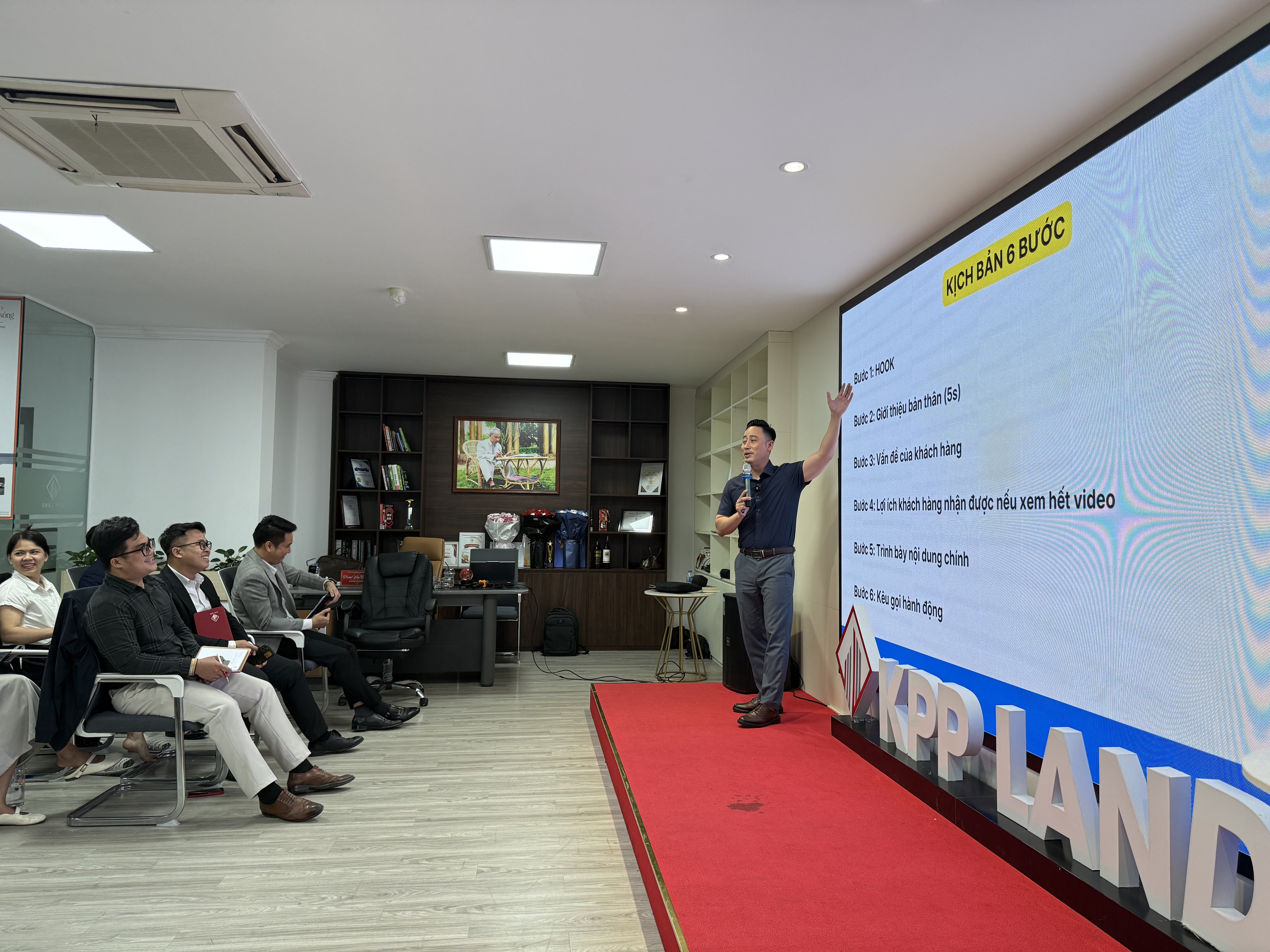 Đăng Dương đứng lớp về kịch bản sáu bước cho một video giới thiệu sản phẩm bất động sản