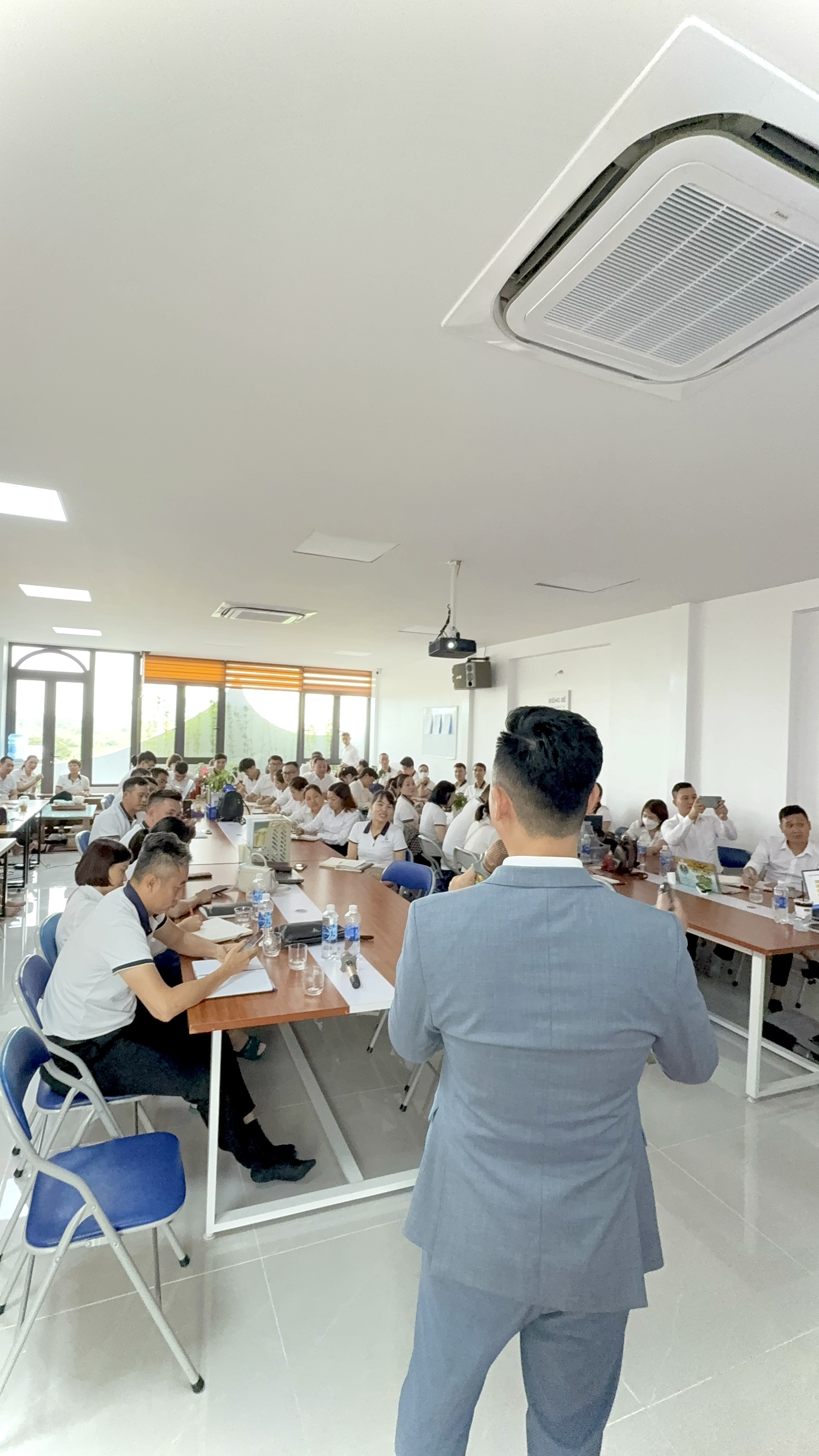 Lớp học kiến thức hành nghề môi giới bất động sản trước khi dự thi sát hạch chứng chỉ
