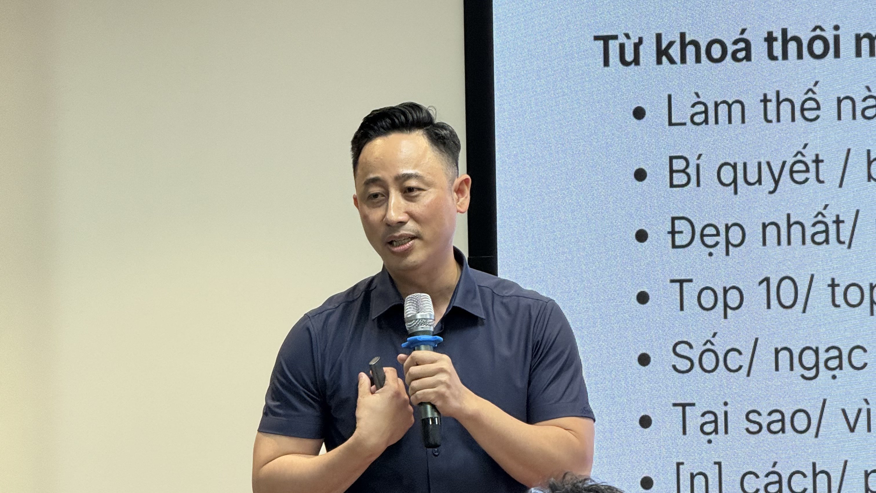 Buổi trao đổi về việc đặt trần chi và hạn xem lại trước khi bắt đầu một khoản chi marketing