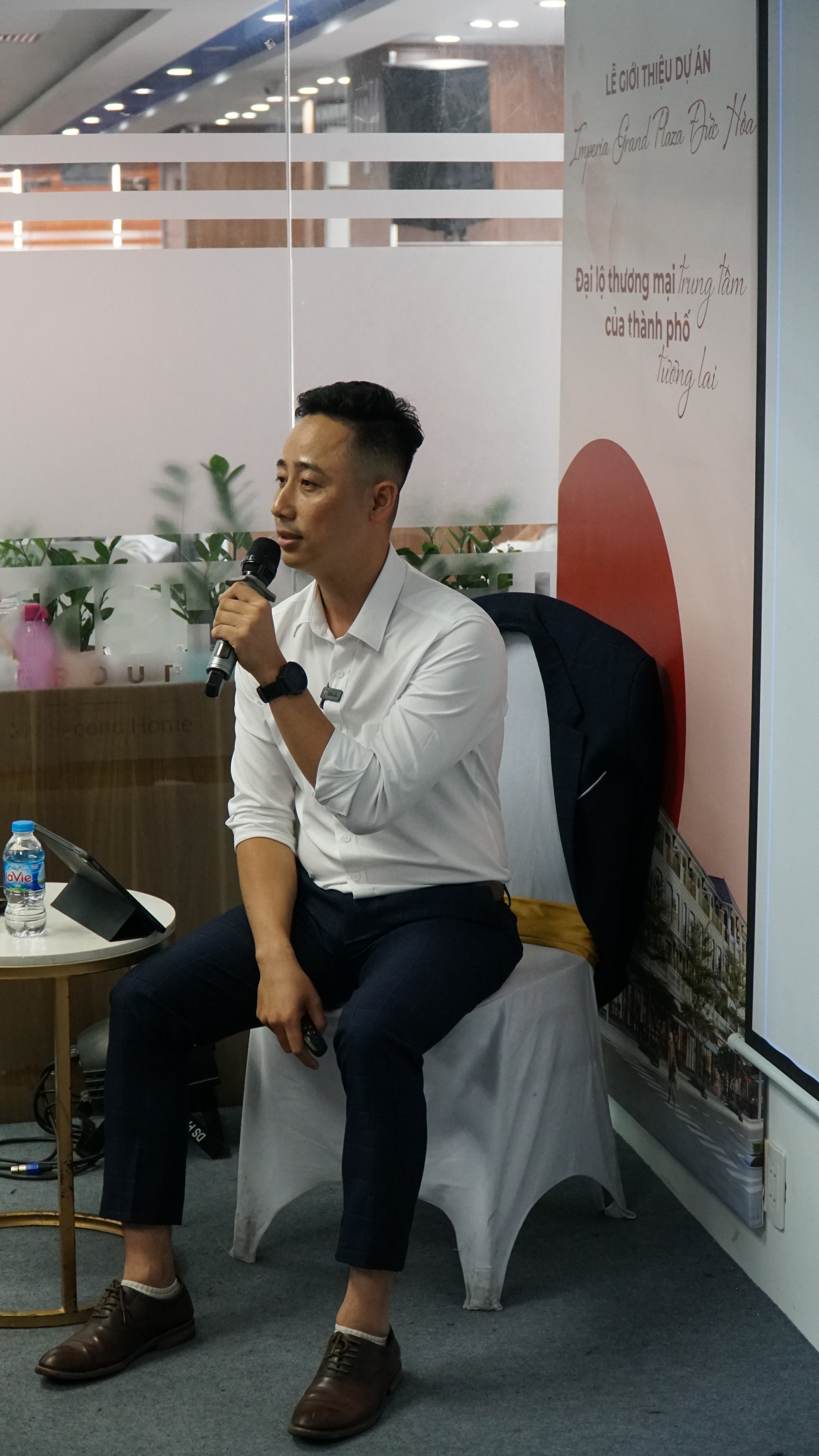 Buổi đào tạo môi giới bất động sản về cách tự rà soát một bài đăng trước khi xuất bản