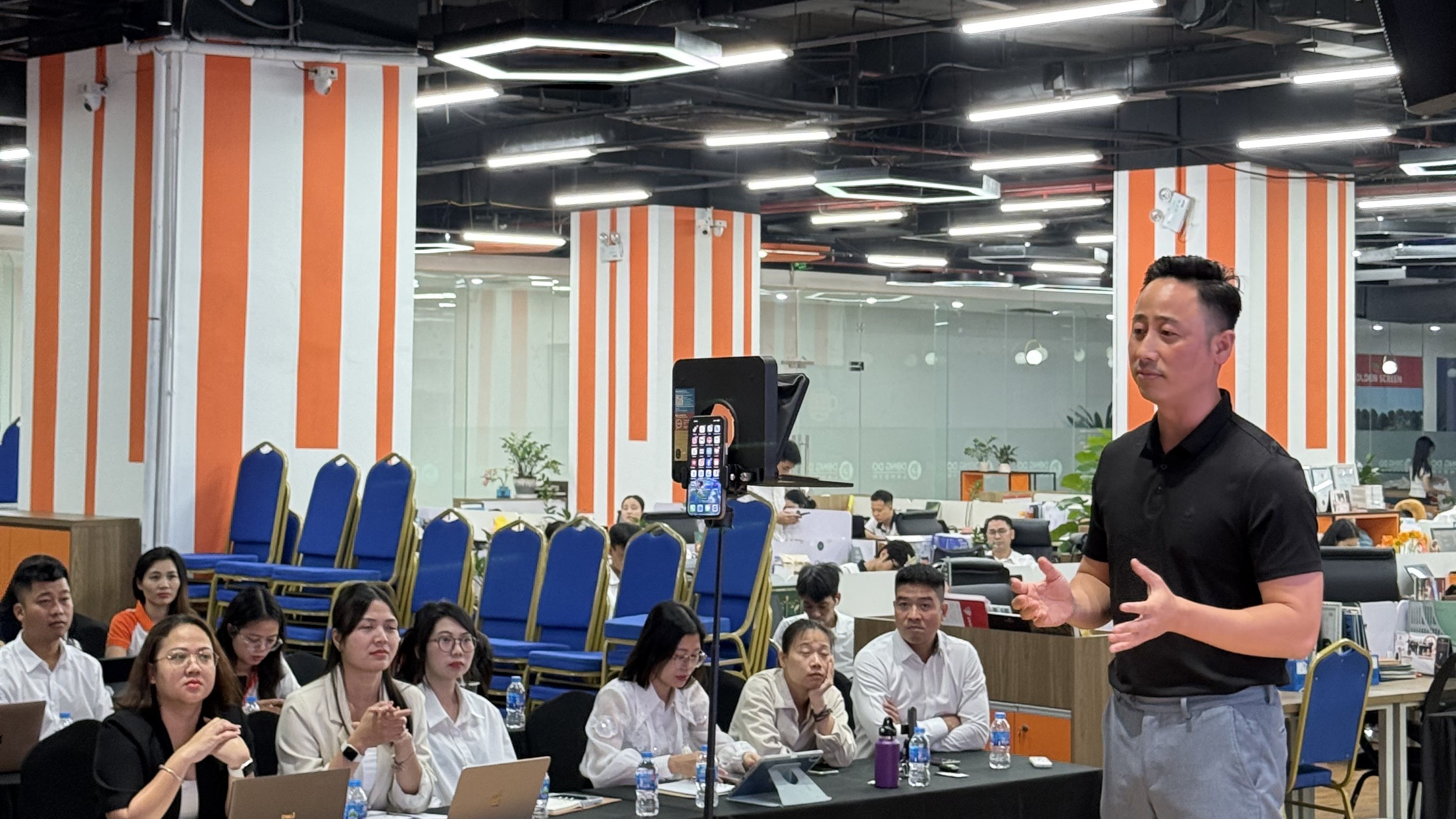 Buổi trao đổi về khoảng cách giữa con số hoa hồng trên hợp đồng và số tiền thực nhận