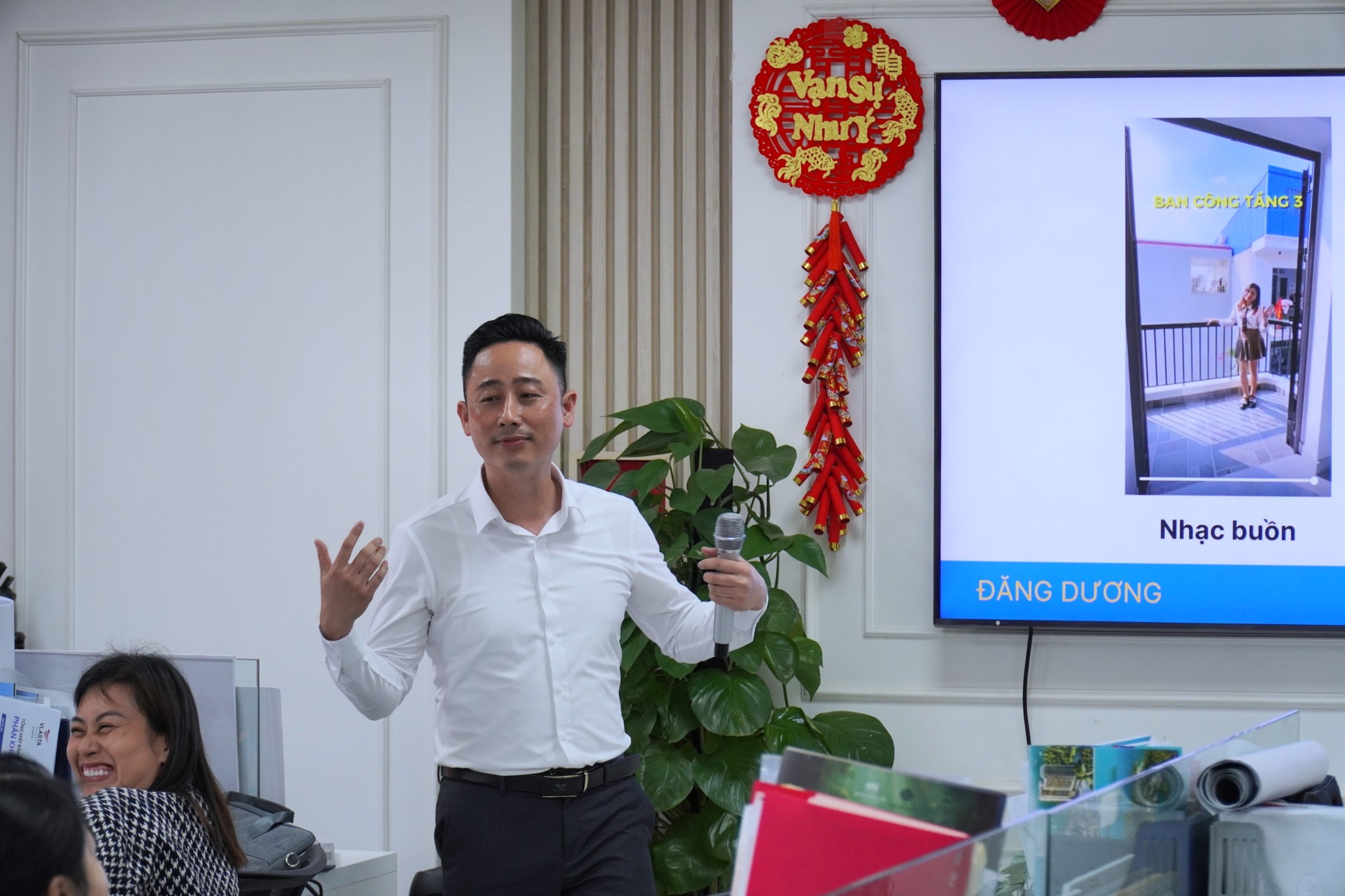 Buổi chia sẻ trước ống kính về cách làm nội dung dài cho nghề môi giới bất động sản