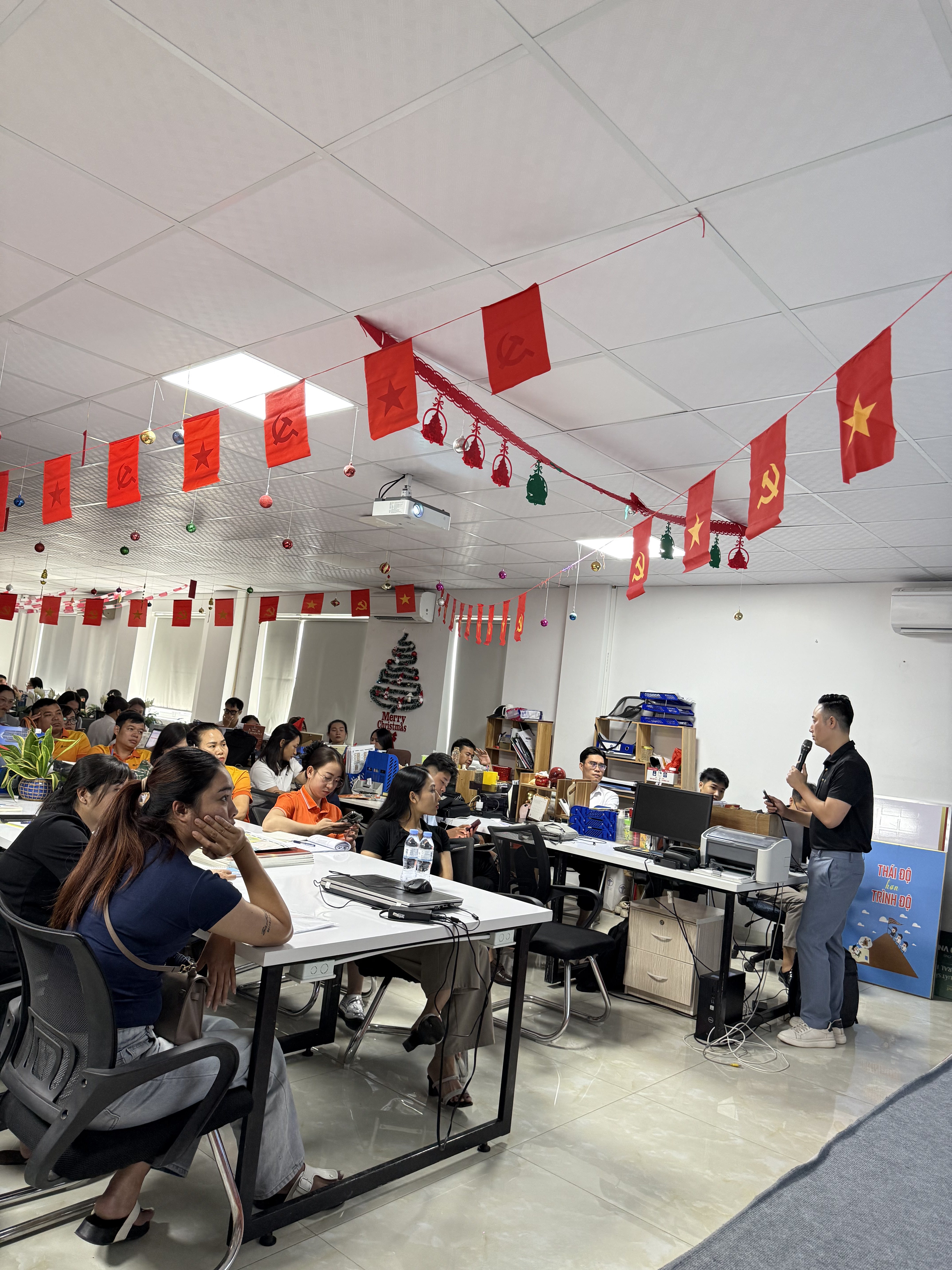 Đăng Dương đào tạo cách gọi điện tìm khách cho nhân sự nghề môi giới bất động sản