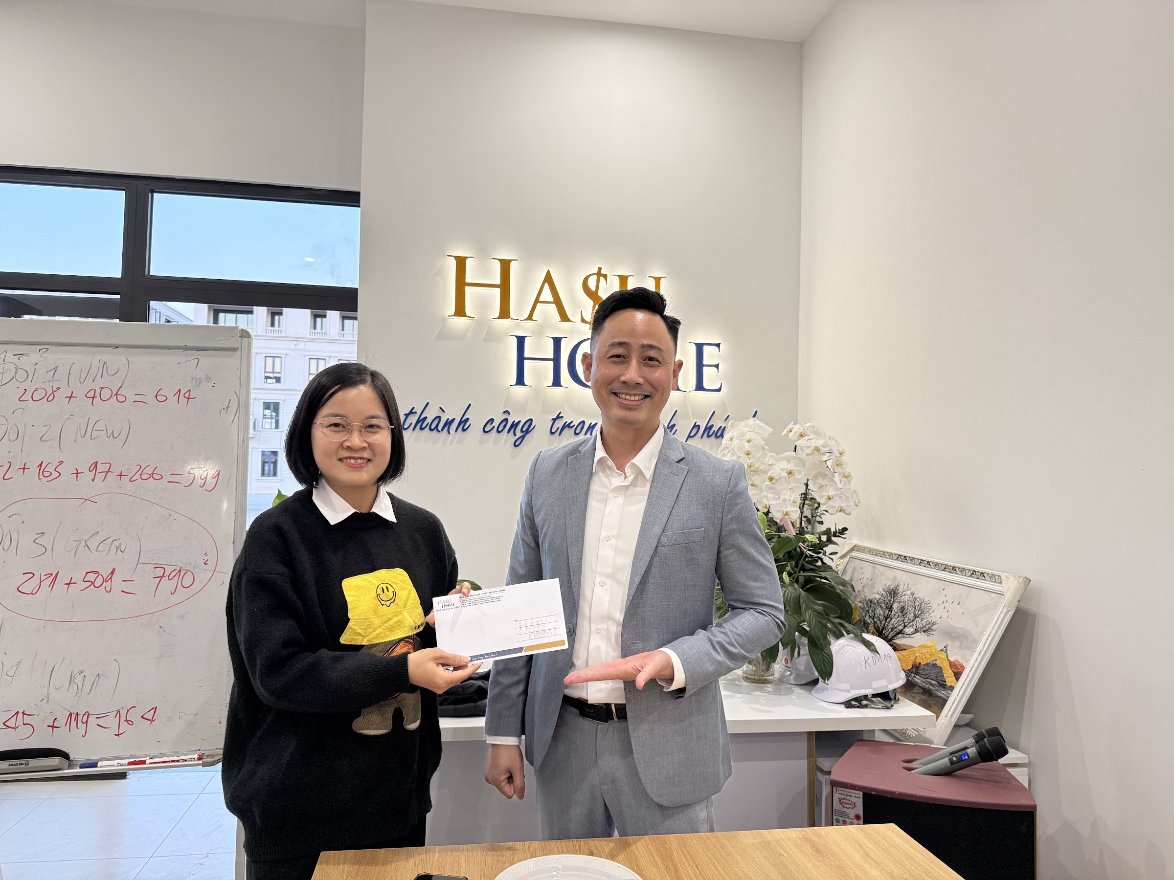 Buổi đào tạo cho đội ngũ một sàn giao dịch bất động sản về khâu chuẩn bị hồ sơ và pháp lý