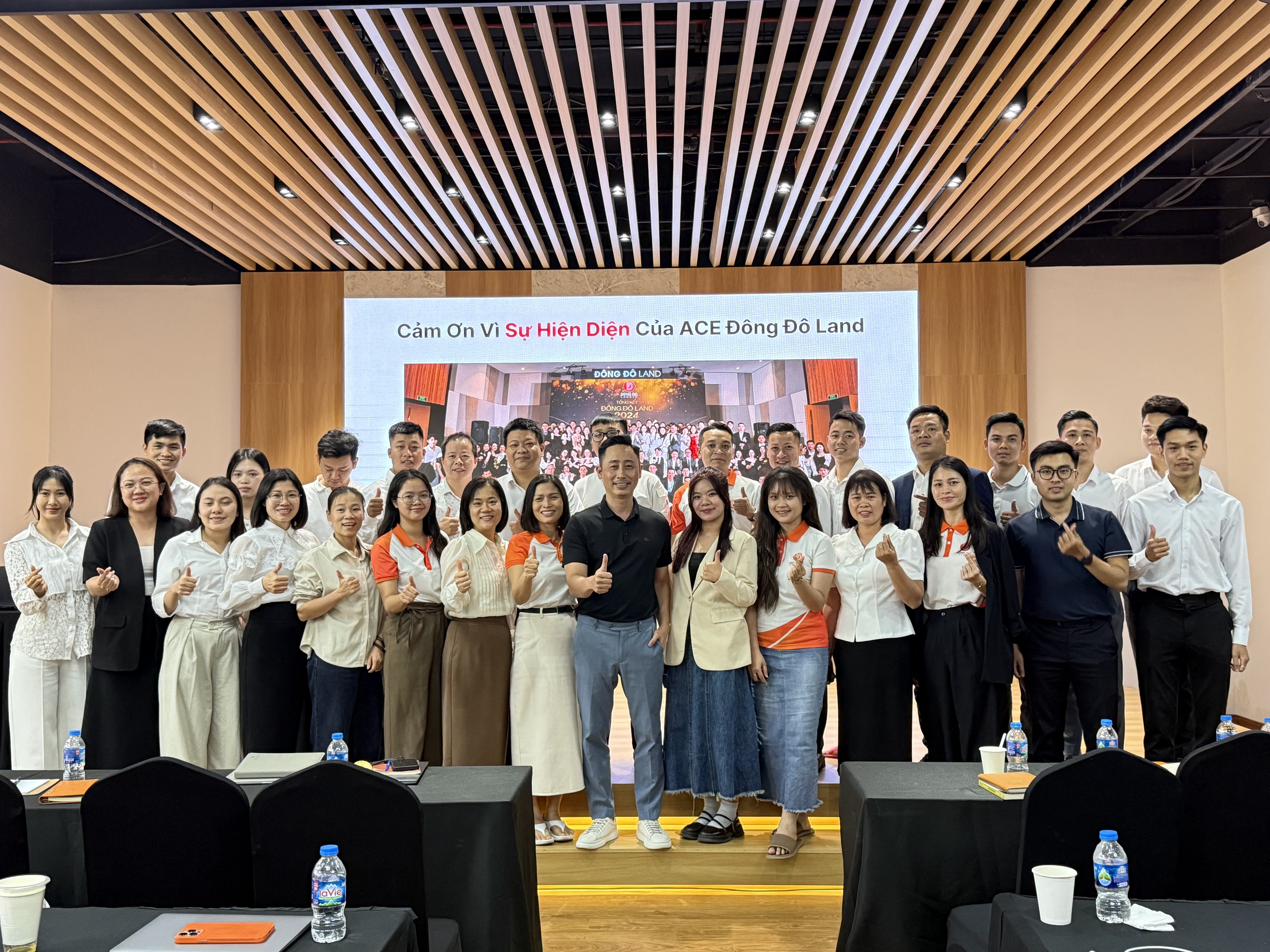 Buổi chia sẻ với đội ngũ môi giới bất động sản về cách tự đặt thước đo thành công