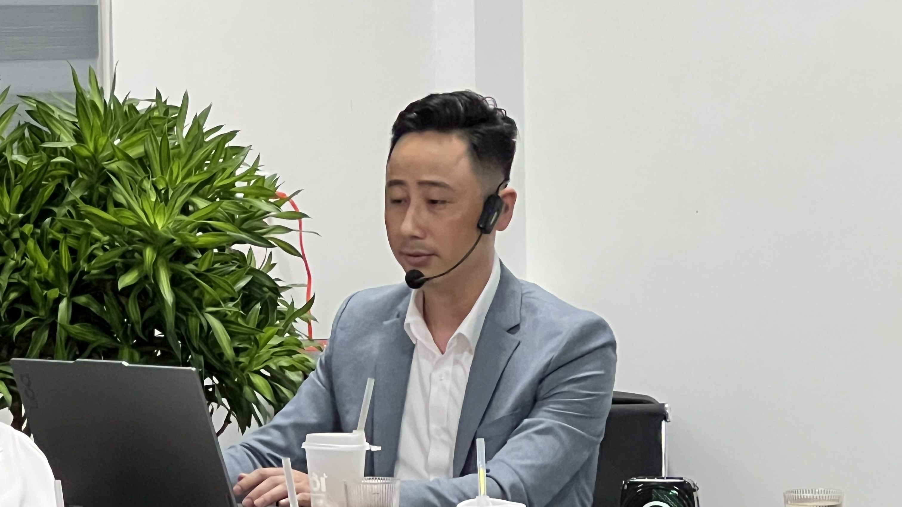 Buổi đào tạo cho người mới vào nghề về cách bắt đầu làm nội dung bất động sản khi chưa có ngân sách