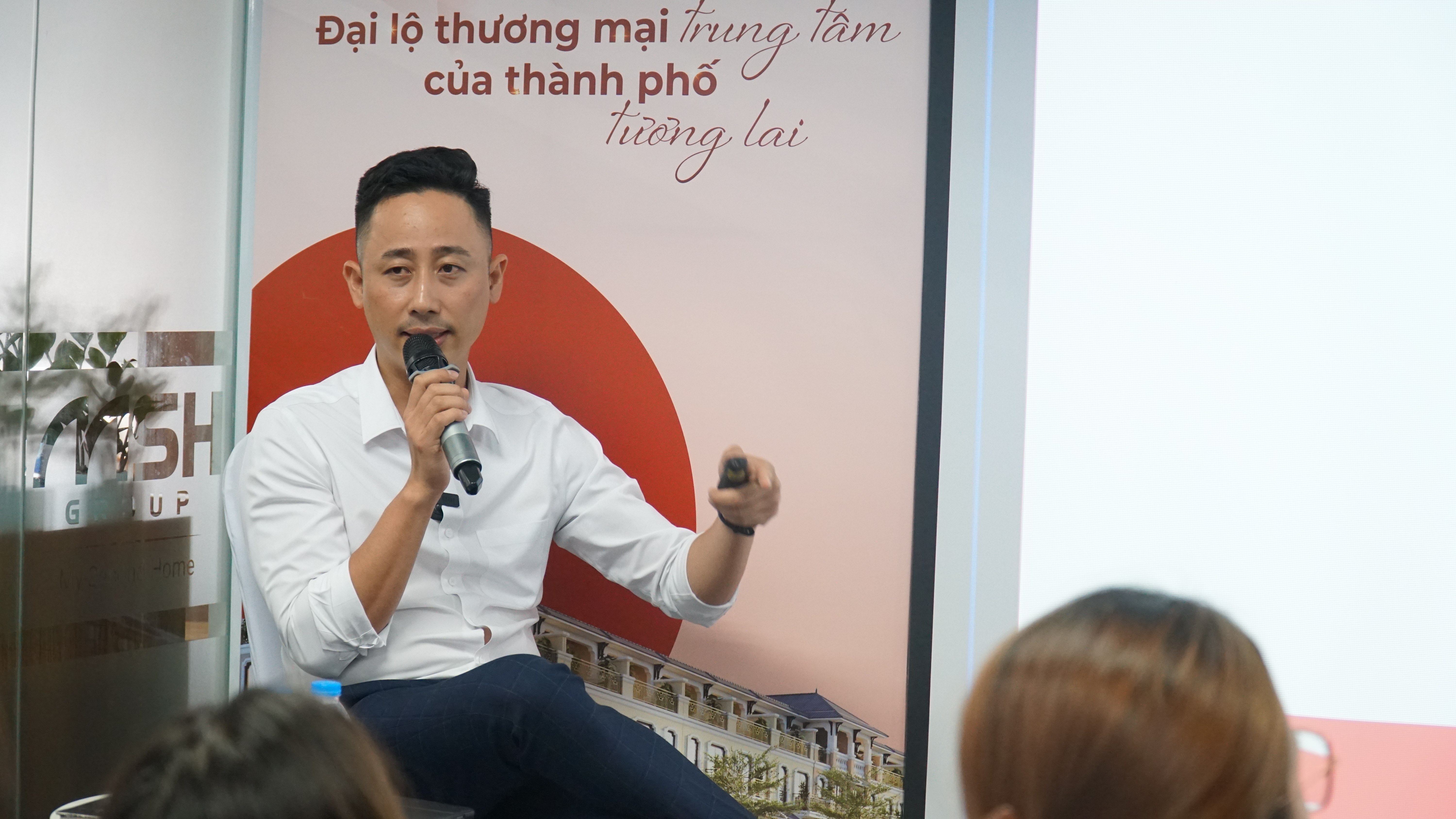 Buổi đào tạo cho đội ngũ môi giới bất động sản về những nguyên tắc làm nội dung không đổi theo thời gian