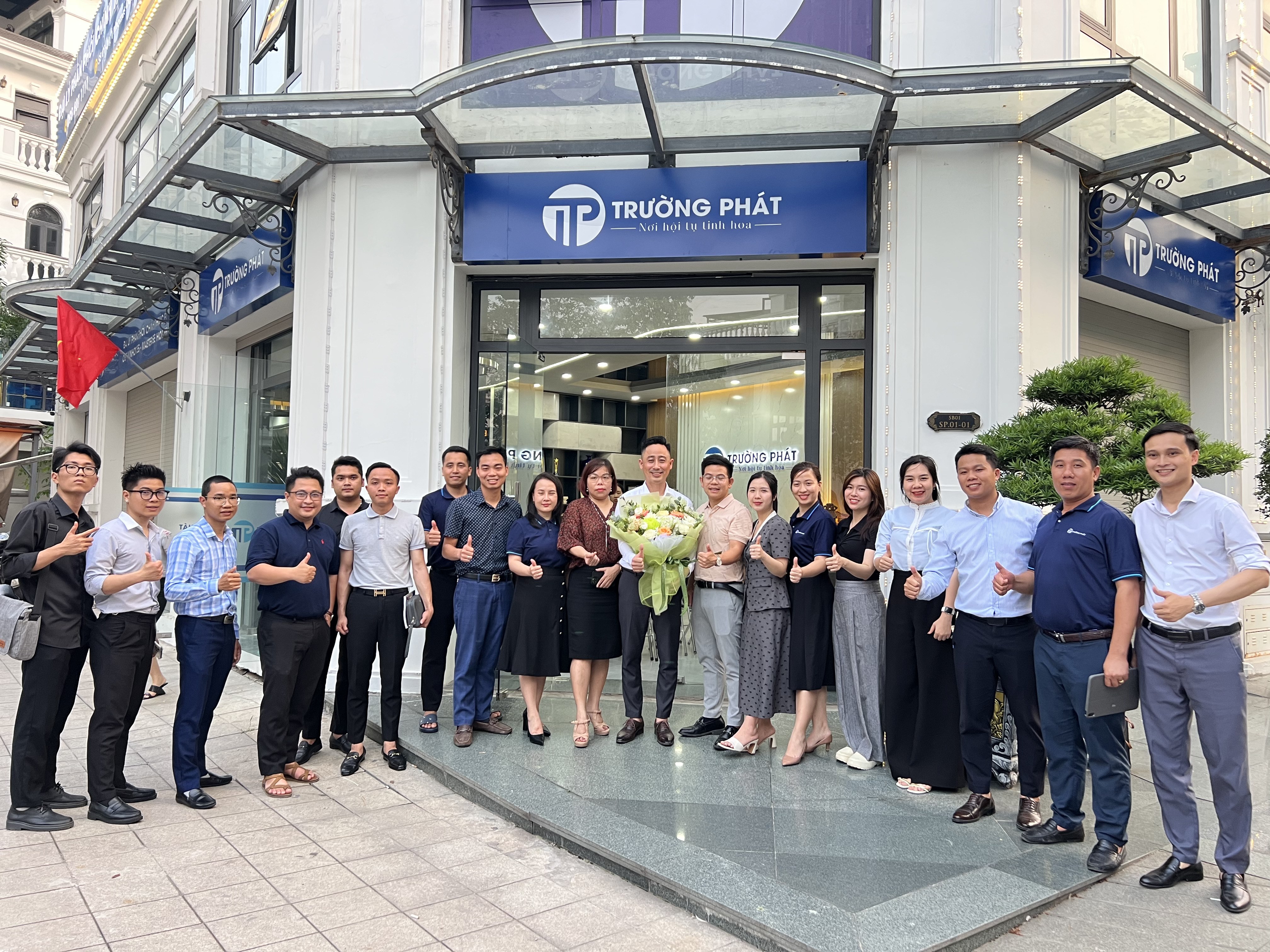 Đăng Dương làm việc cùng ban lãnh đạo sàn giao dịch bất động sản về điều kiện hành nghề môi giới