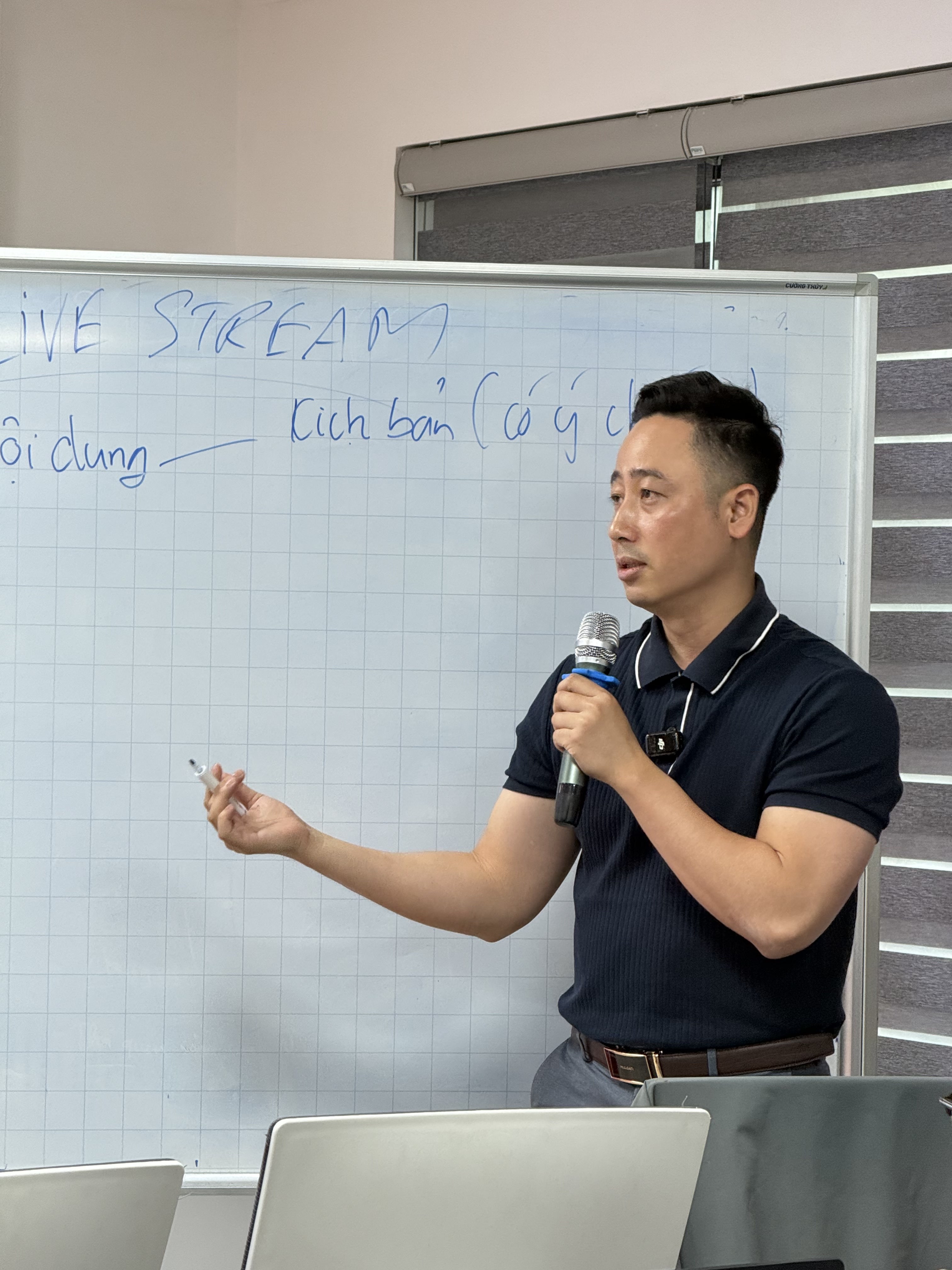Đăng Dương nhắc môi giới về điều kiện pháp lý khi livestream bán bất động sản