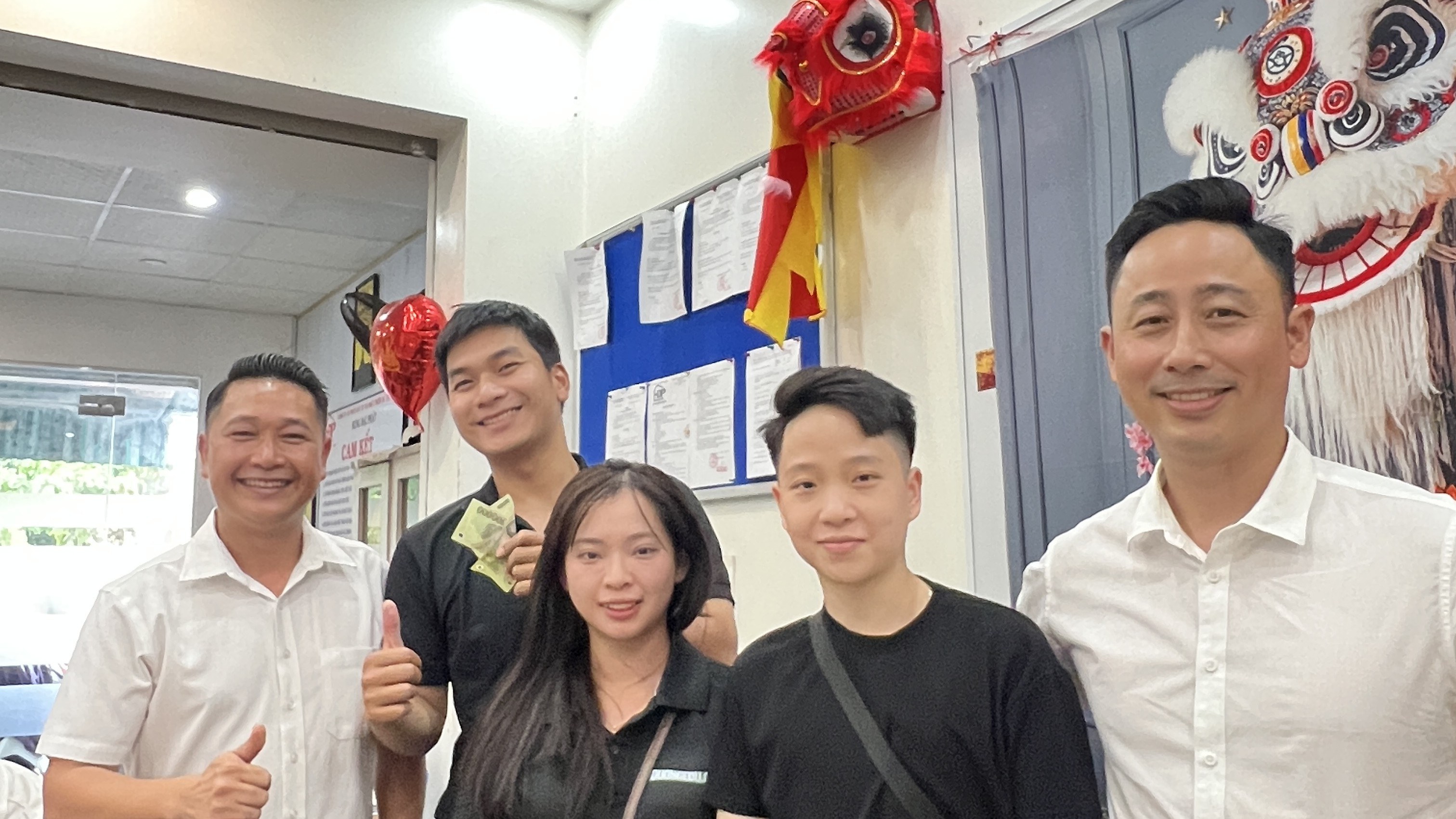 Buổi gặp mặt tại văn phòng sàn giao dịch bất động sản sau khi kênh đã chạy đều
