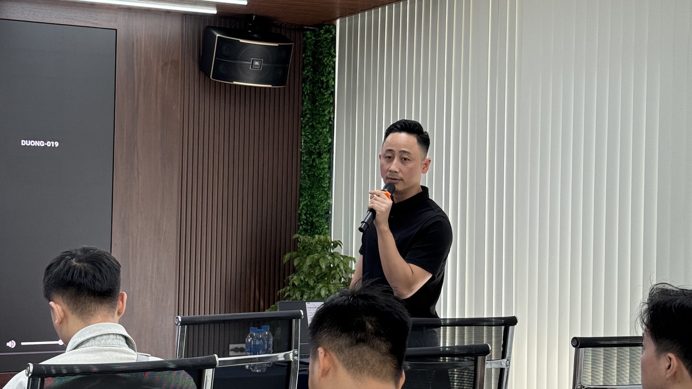 Đăng Dương nói về cách bắt tay với môi giới người Việt ở nước ngoài