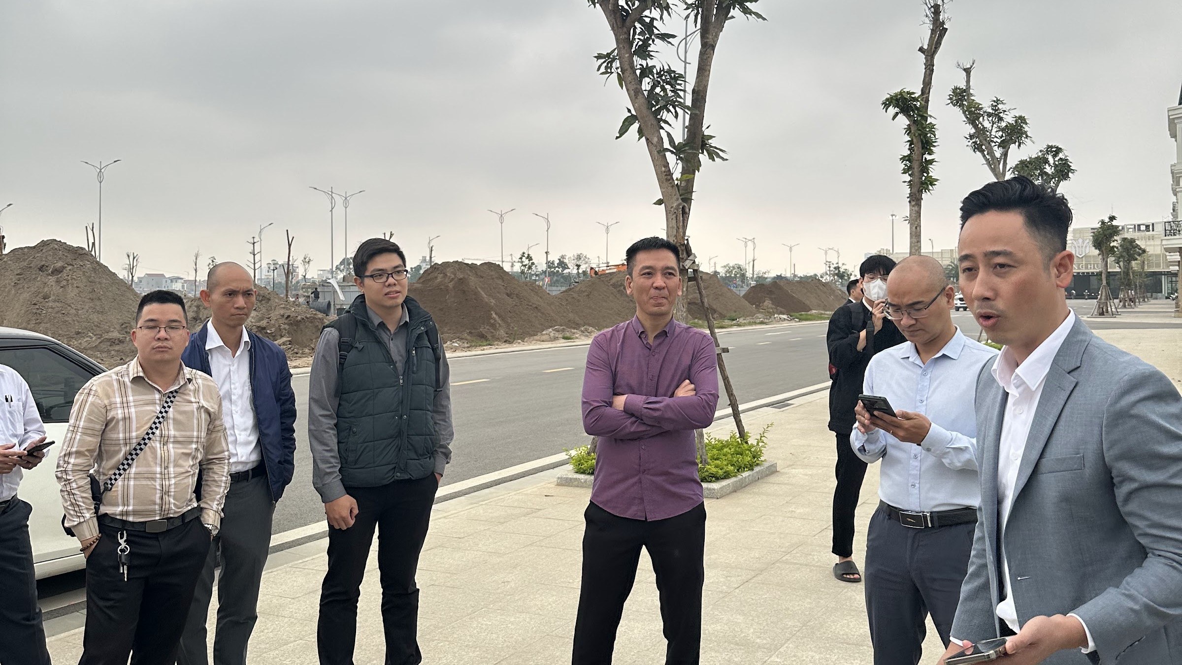 Buổi trao đổi nghề nghiệp với người làm môi giới bất động sản về thời điểm nên rèn kỹ năng bán hàng
