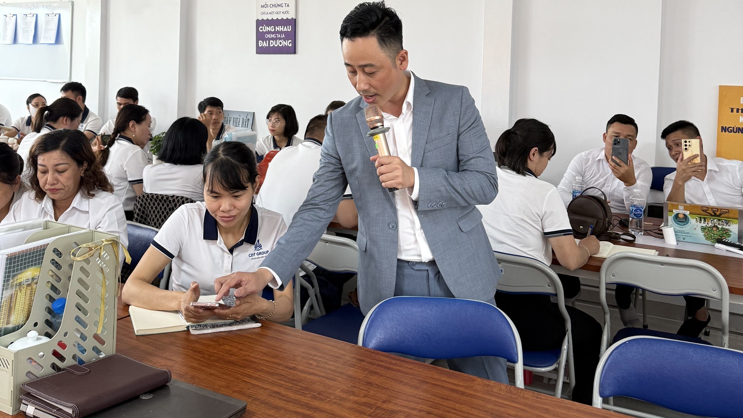 Đào tạo đội ngũ môi giới bất động sản về kỹ năng bán hàng, phần nền dùng được ở mọi nghề kinh doanh