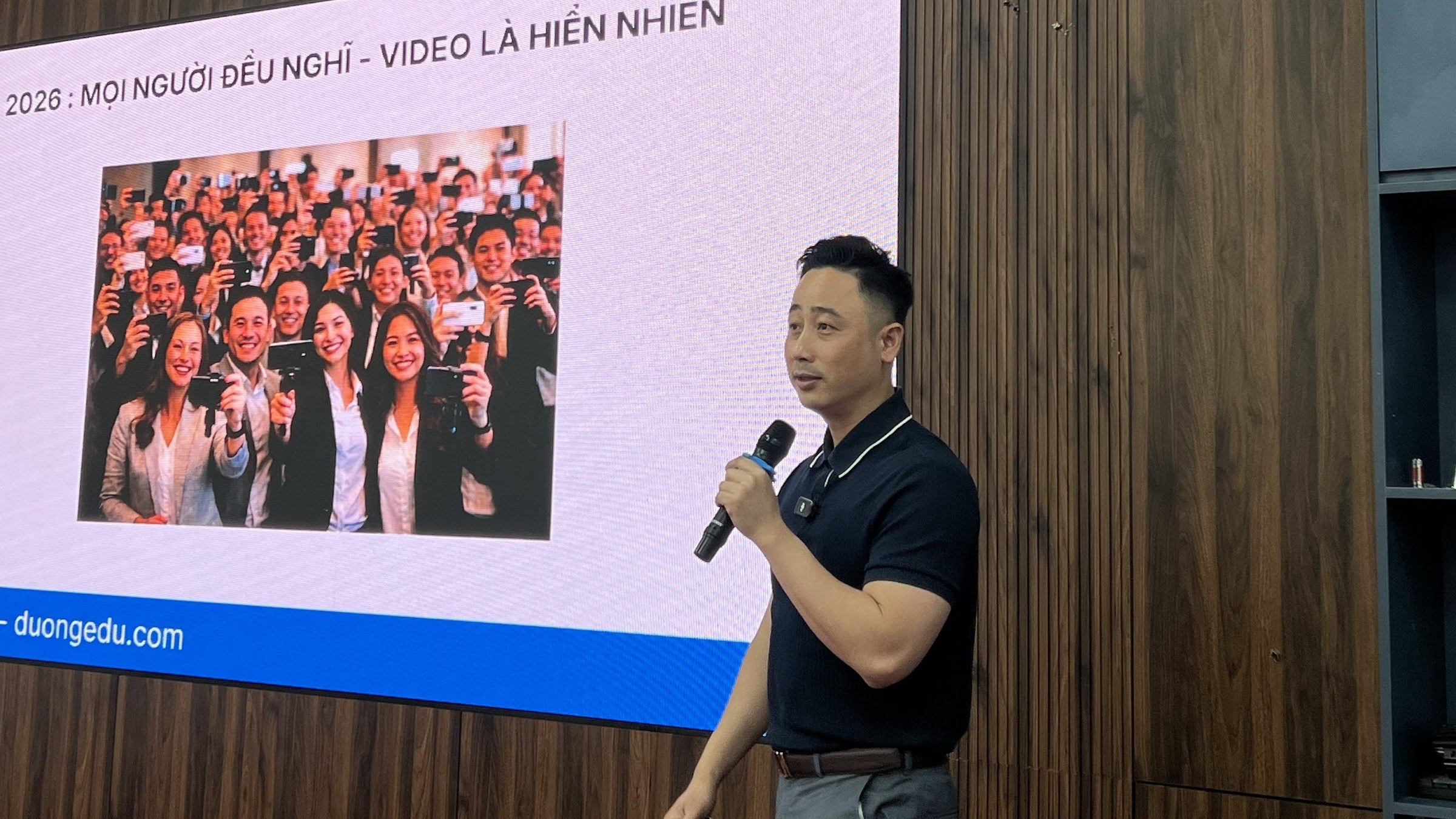 Trao đổi về hai cách giành khách của môi giới bất động sản bằng chiết khấu và bằng uy tín