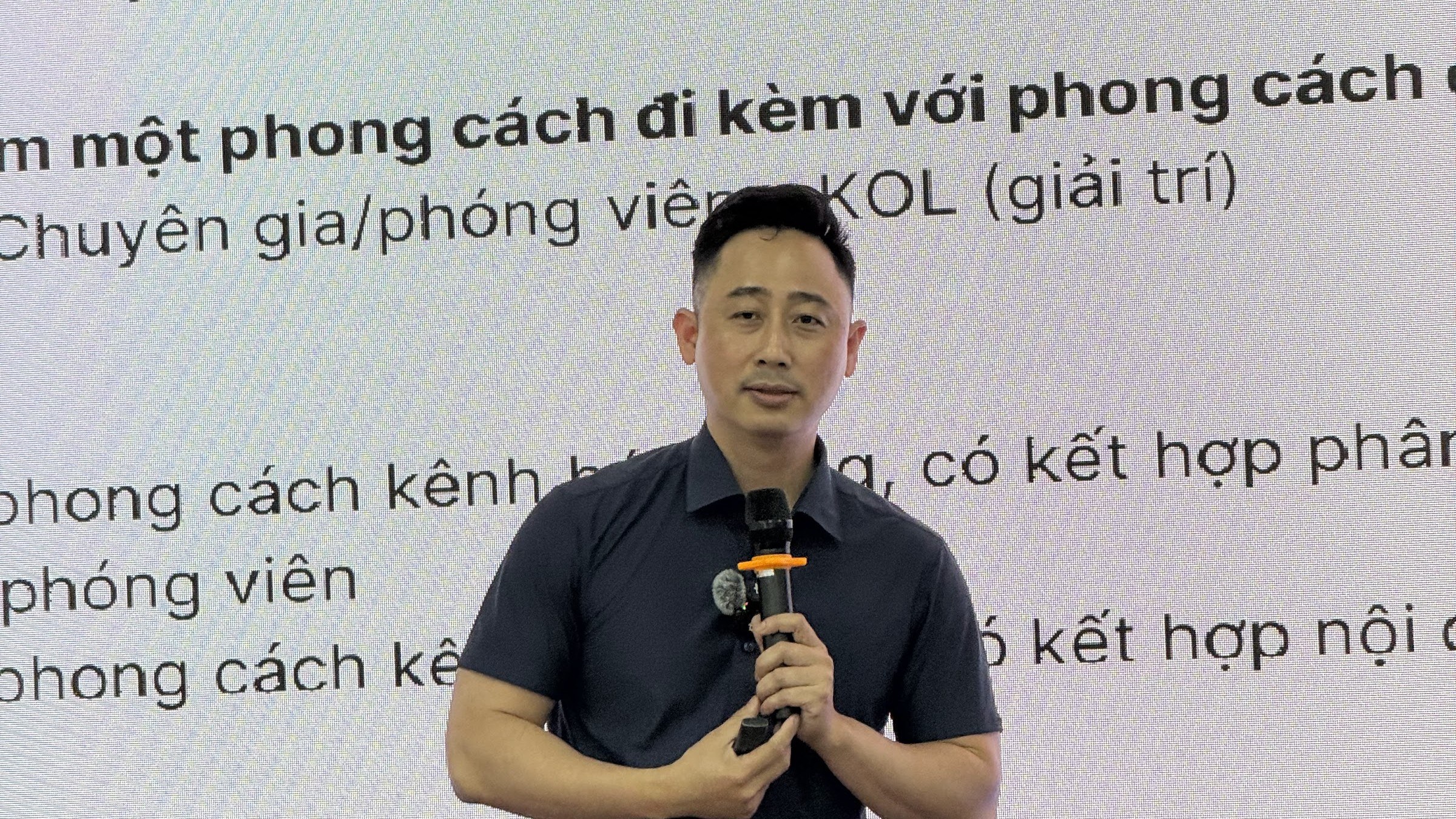Buổi chia sẻ về cách quản lý khách hàng bất động sản bằng bảng theo dõi thay vì sổ tay và bảng tính